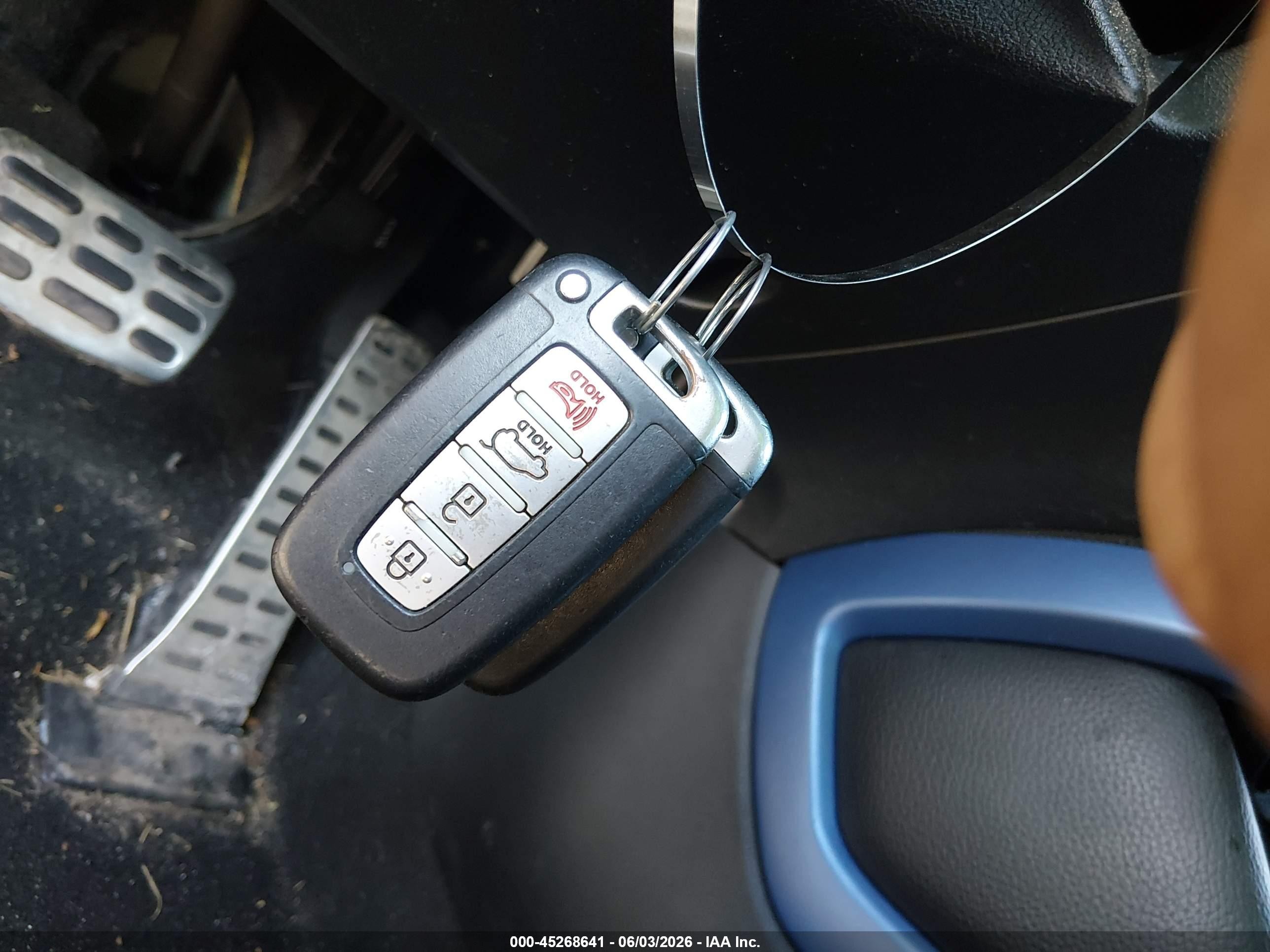 2014 Hyundai Veloster Turbo W/blue White vin: KMHTC6AE9EU195562