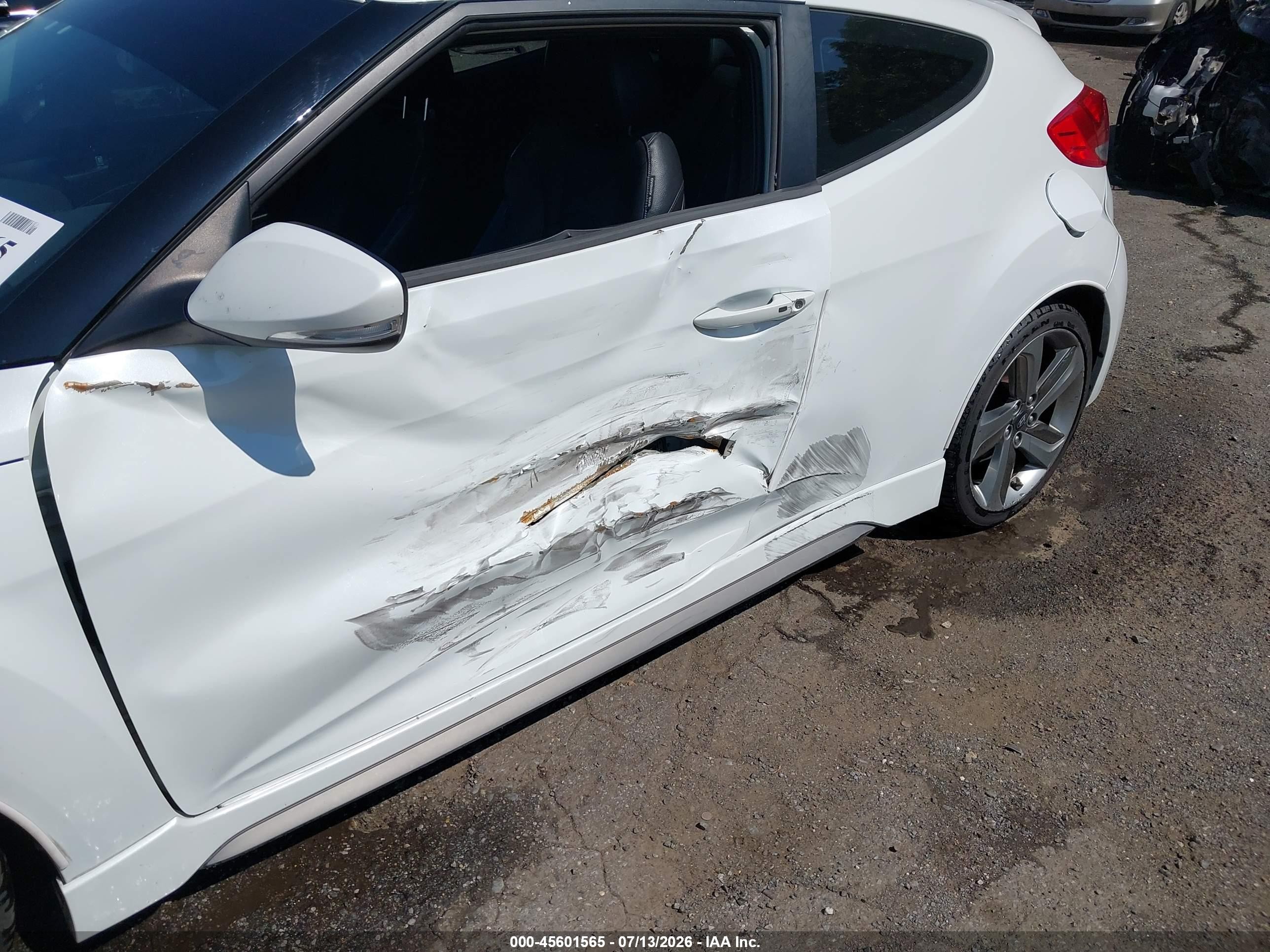 2013 Hyundai Veloster Turbo W/blue White vin: KMHTC6AEXDU136129