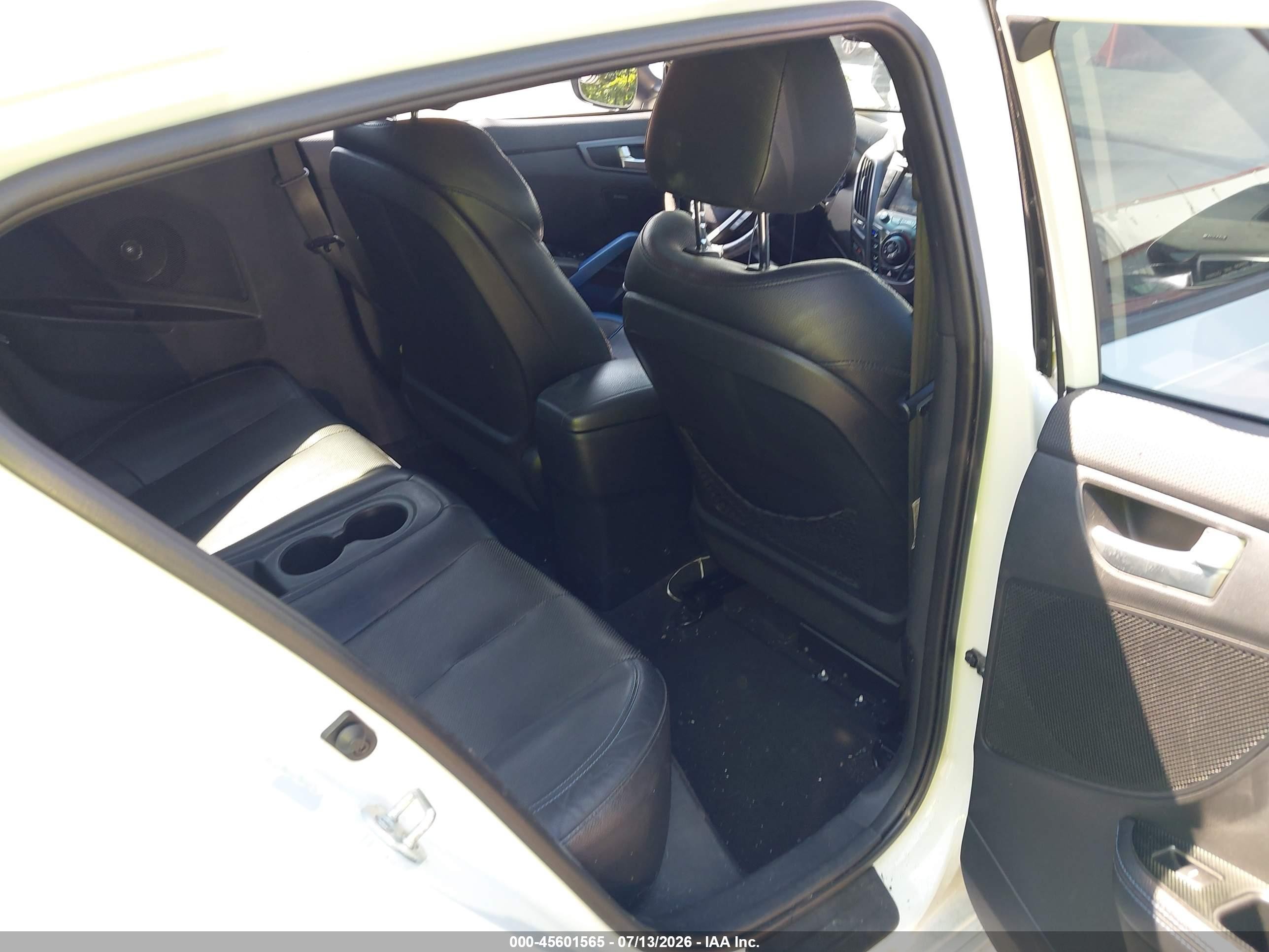 2013 Hyundai Veloster Turbo W/blue White vin: KMHTC6AEXDU136129