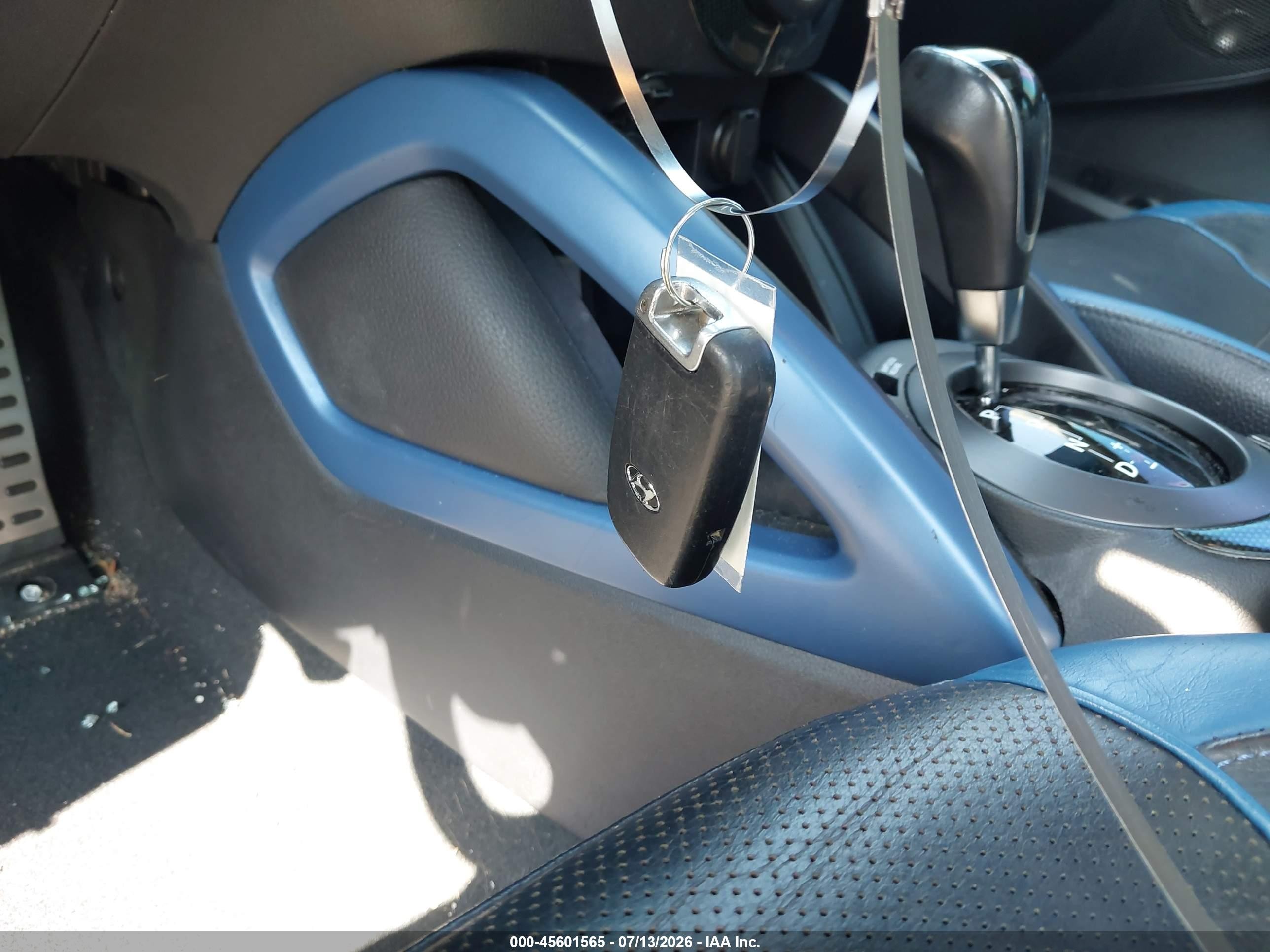 2013 Hyundai Veloster Turbo W/blue White vin: KMHTC6AEXDU136129