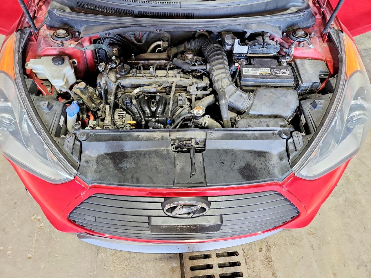 2015 Hyundai Veloster Turbo Red vin: KMHTC6AEXFU241000