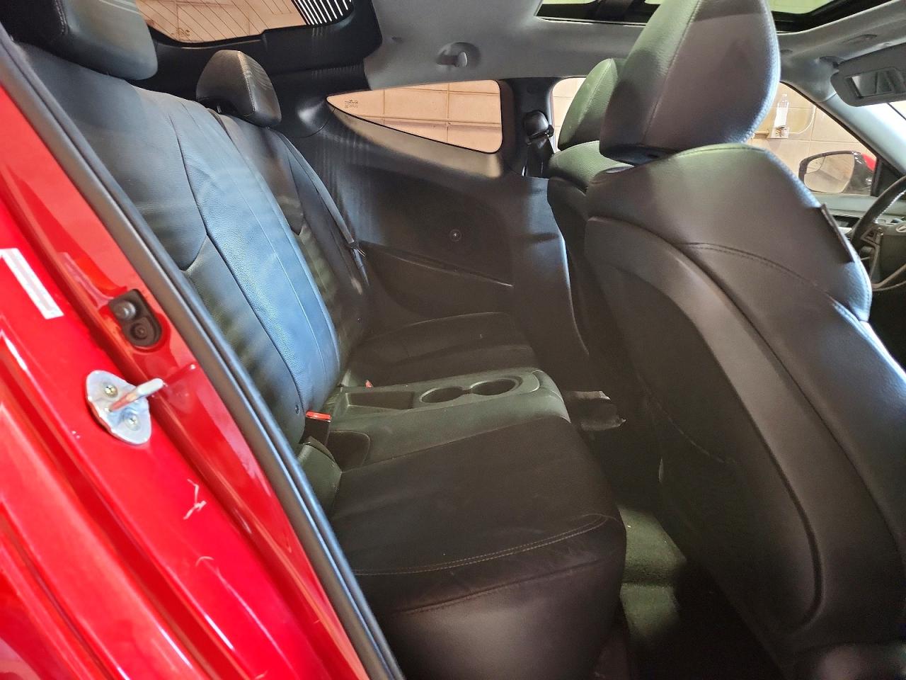 2015 Hyundai Veloster Turbo Red vin: KMHTC6AEXFU241000
