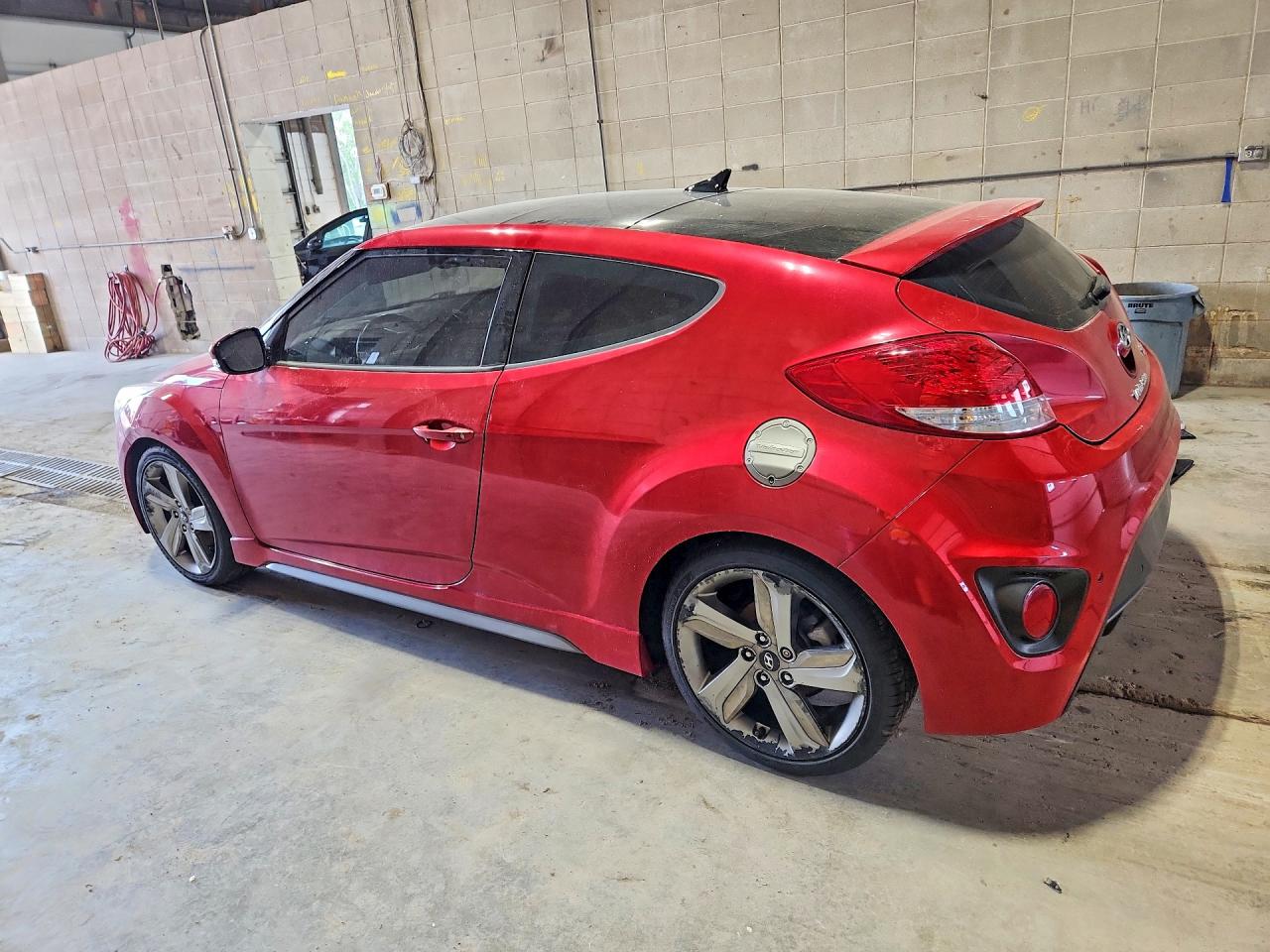 2015 Hyundai Veloster Turbo Red vin: KMHTC6AEXFU241000
