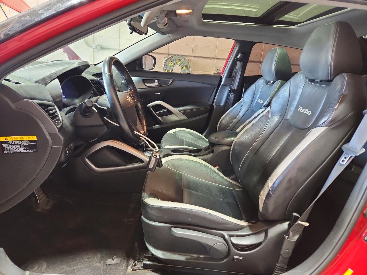 2015 Hyundai Veloster Turbo Red vin: KMHTC6AEXFU241000