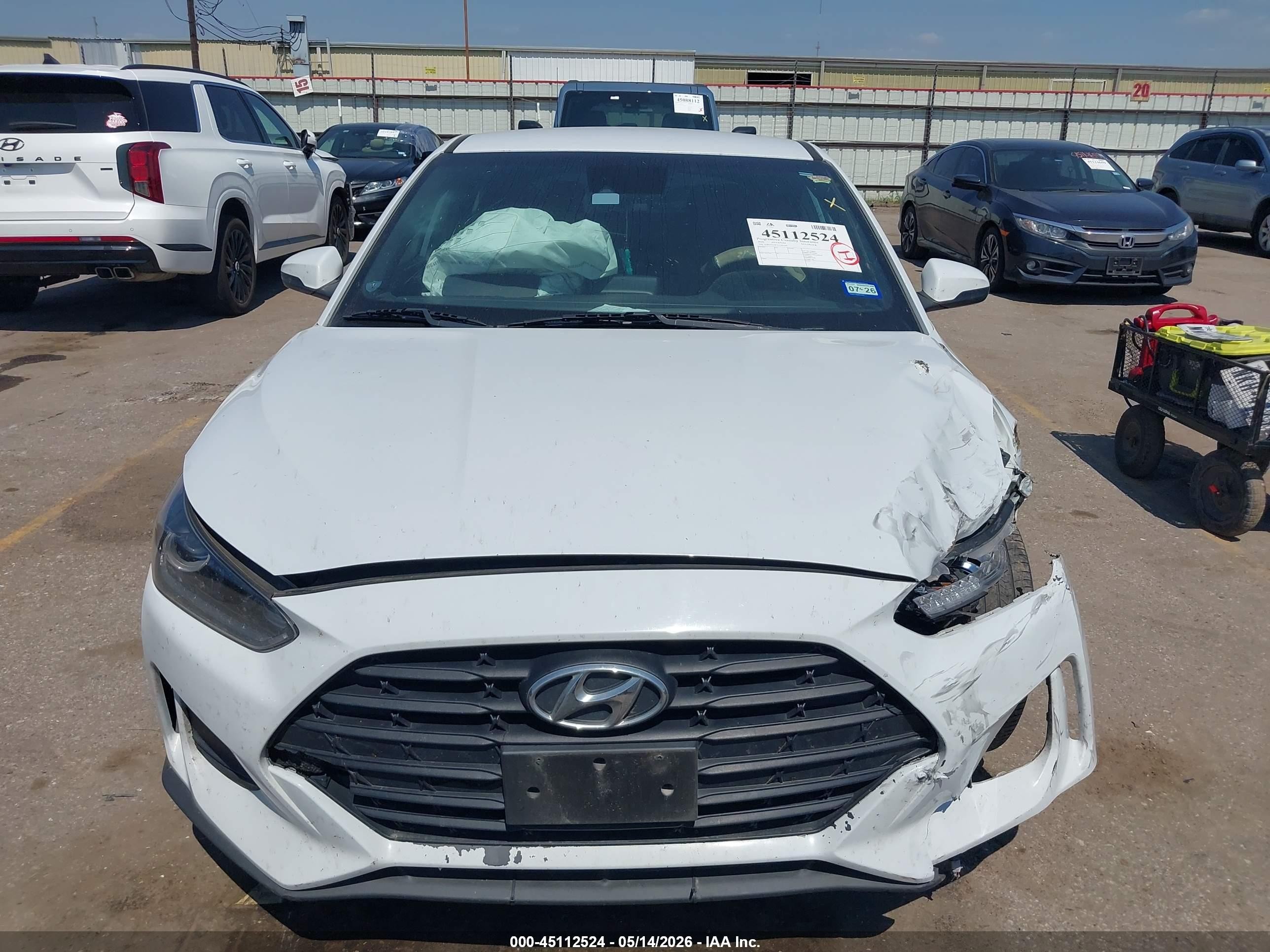 2020 Hyundai Veloster 2.0 Белый vin: KMHTG6AF1LU031409