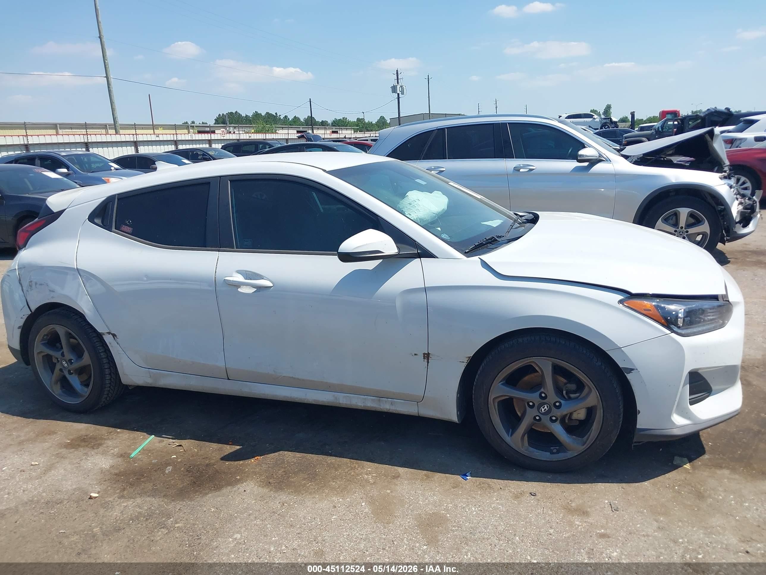 2020 Hyundai Veloster 2.0 Белый vin: KMHTG6AF1LU031409