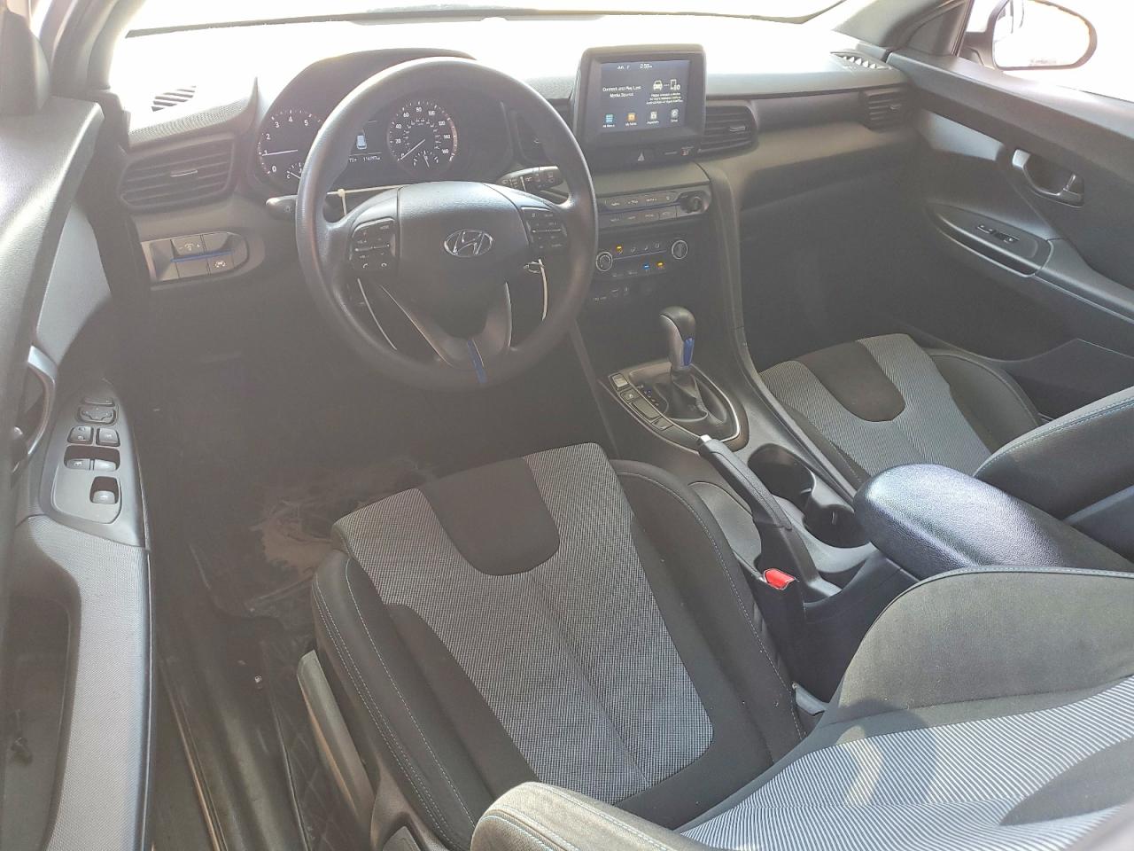 2019 Hyundai Veloster 2.0l White vin: KMHTG6AF7KU016394