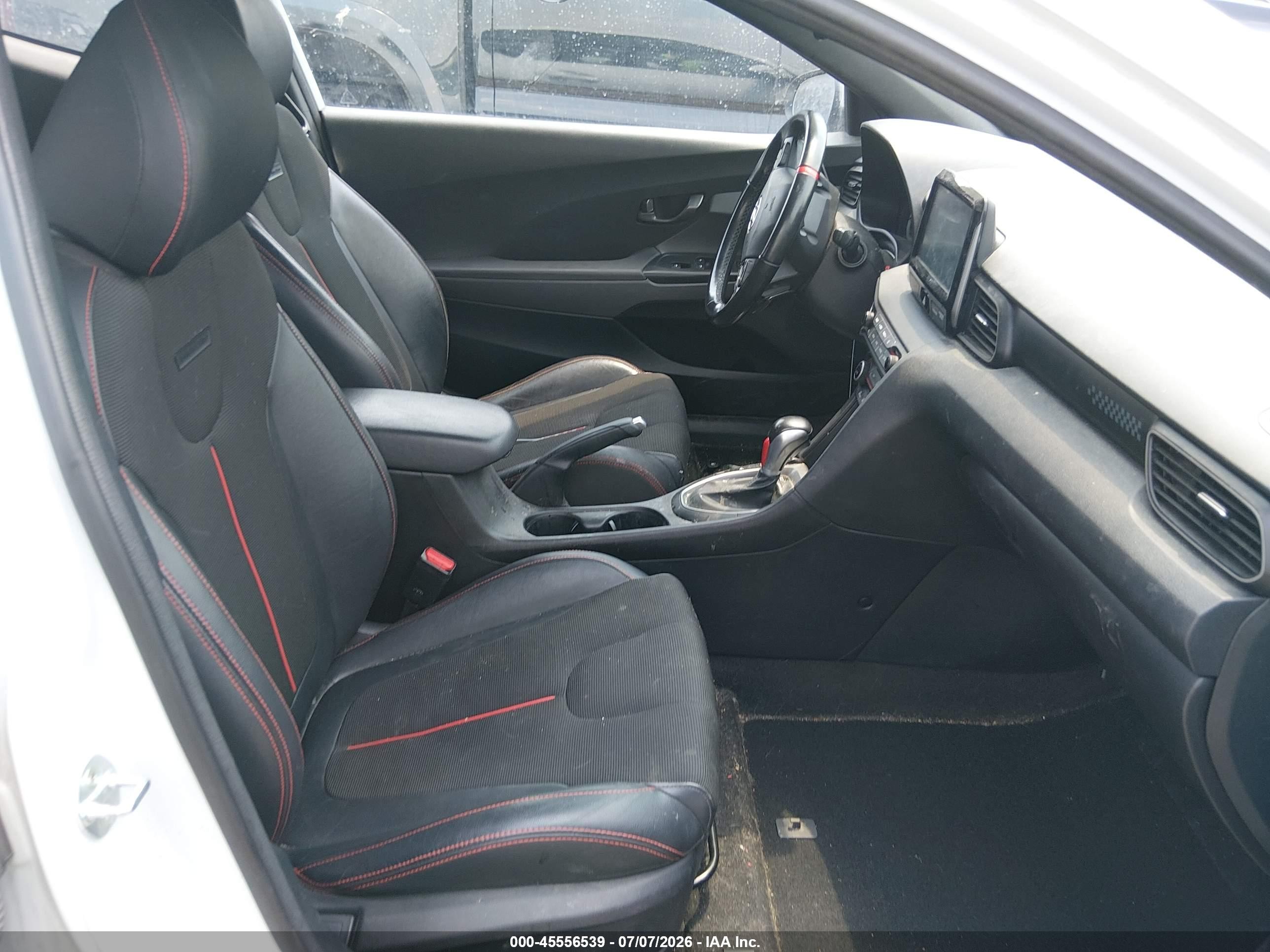 2019 Hyundai Veloster 2.0 Premium White vin: KMHTG6AF8KU012595