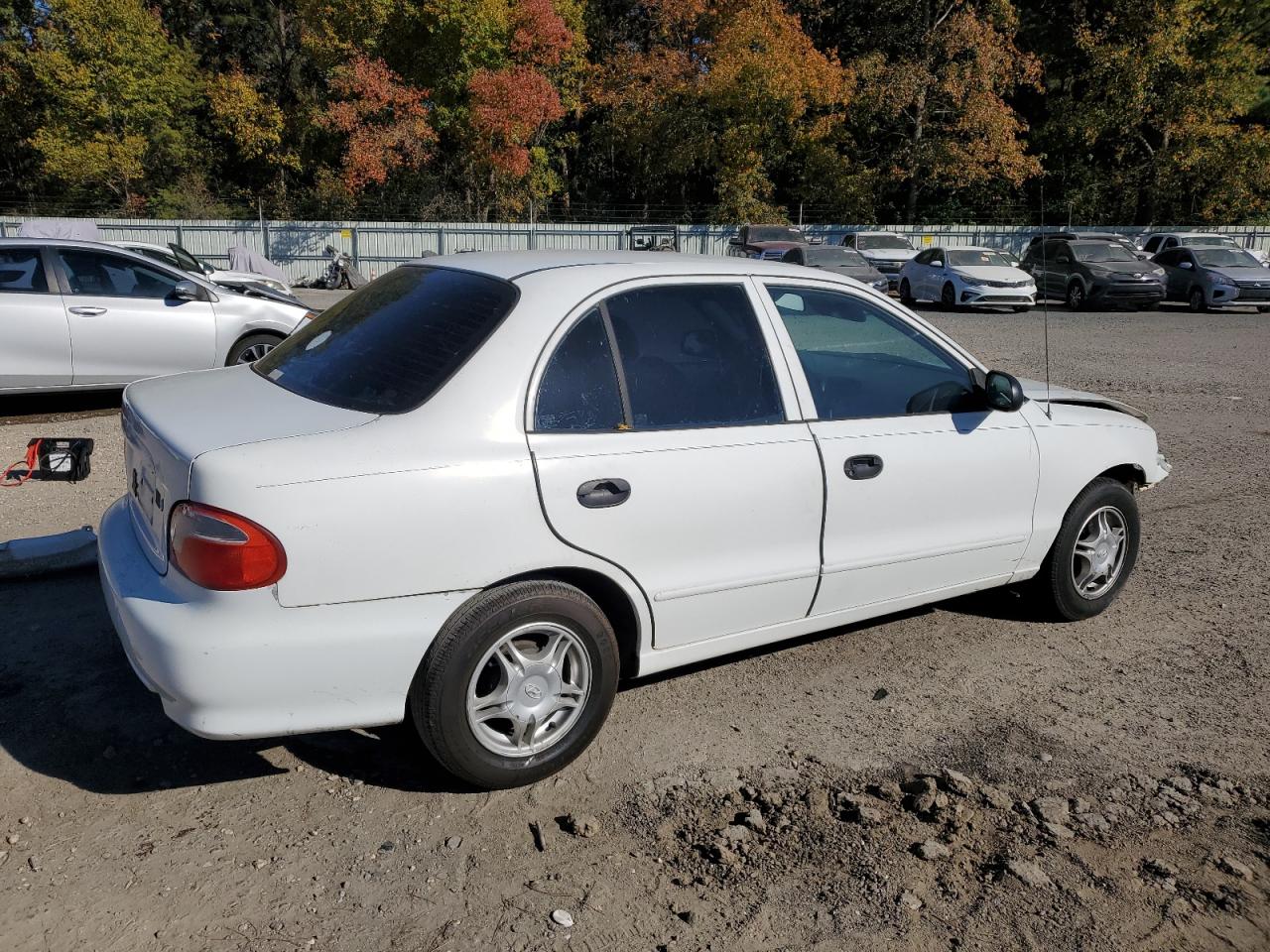 1999 Hyundai Accent Gl White vin: KMHVF24N3XU575696