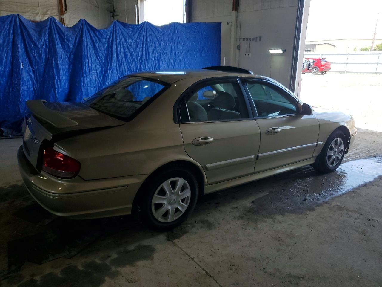 2003 Hyundai Sonata Base Gold vin: KMHWF25H33A826256