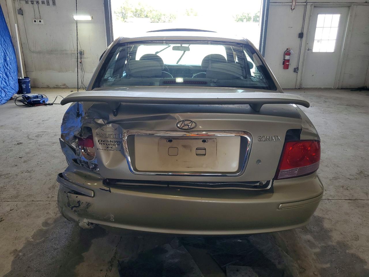 2003 Hyundai Sonata Base Gold vin: KMHWF25H33A826256