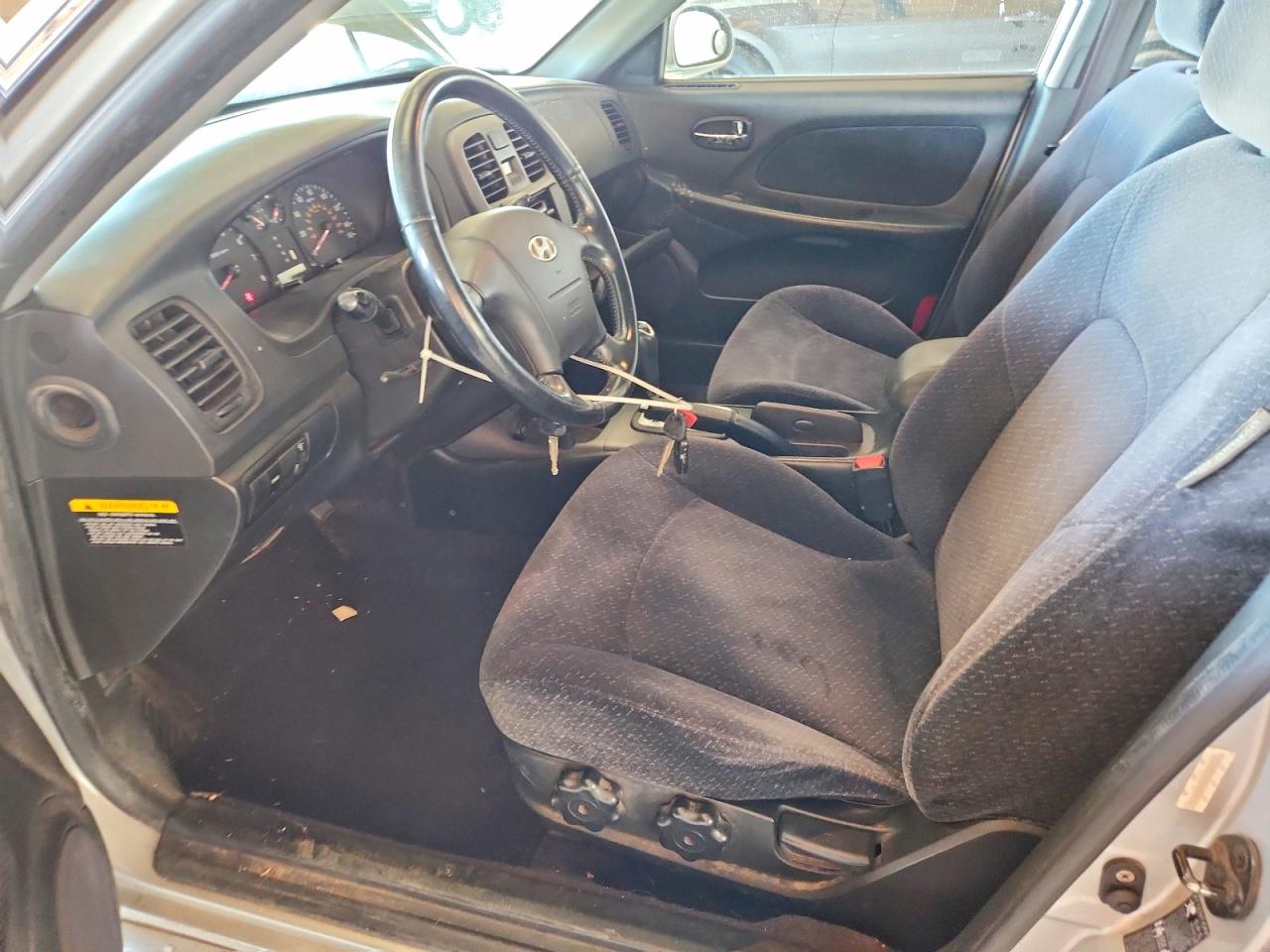 2002 Hyundai Sonata Silver vin: KMHWF25H52A663513