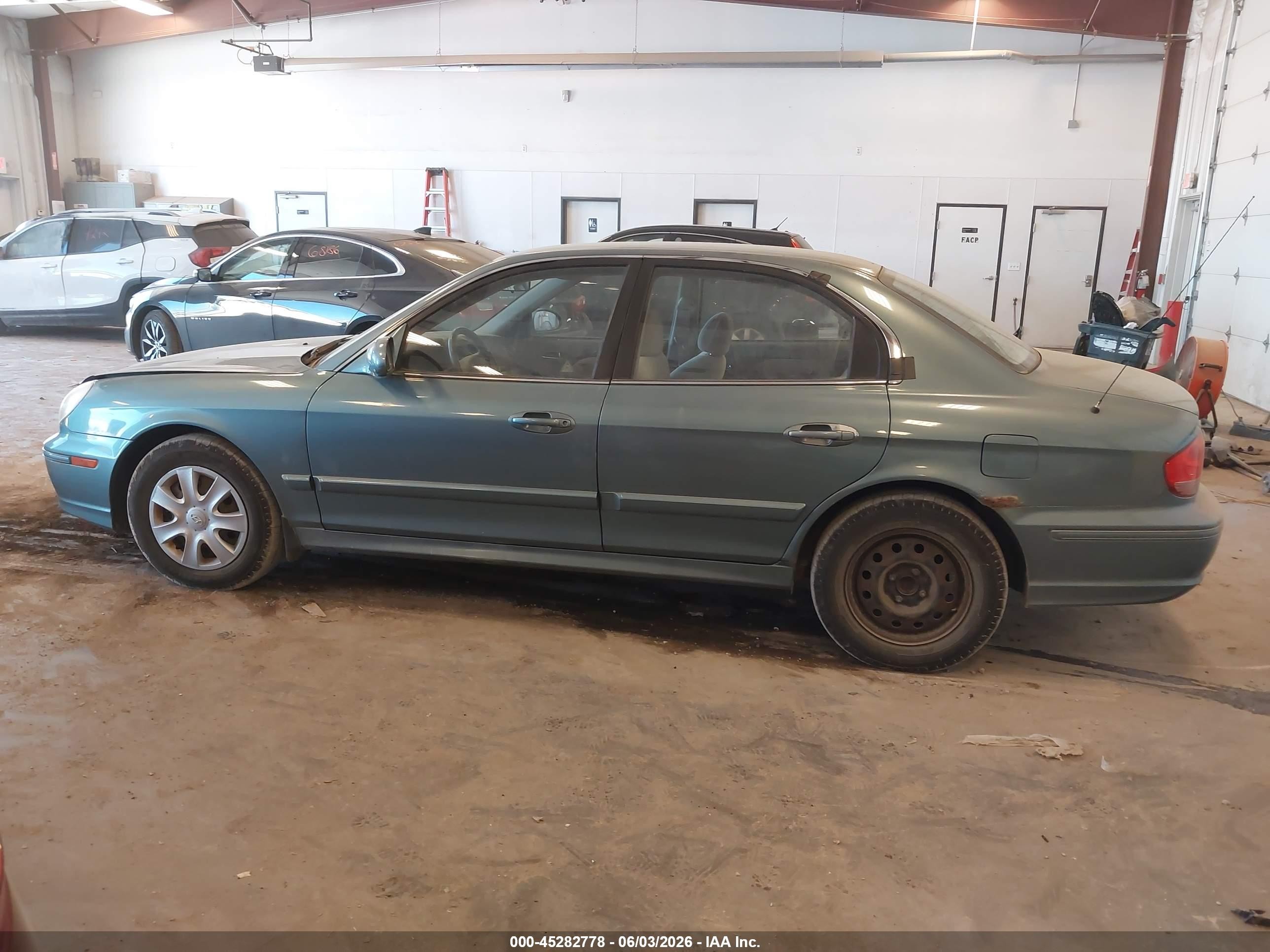 2004 Hyundai Sonata   Light Blue vin: KMHWF25H94A006572