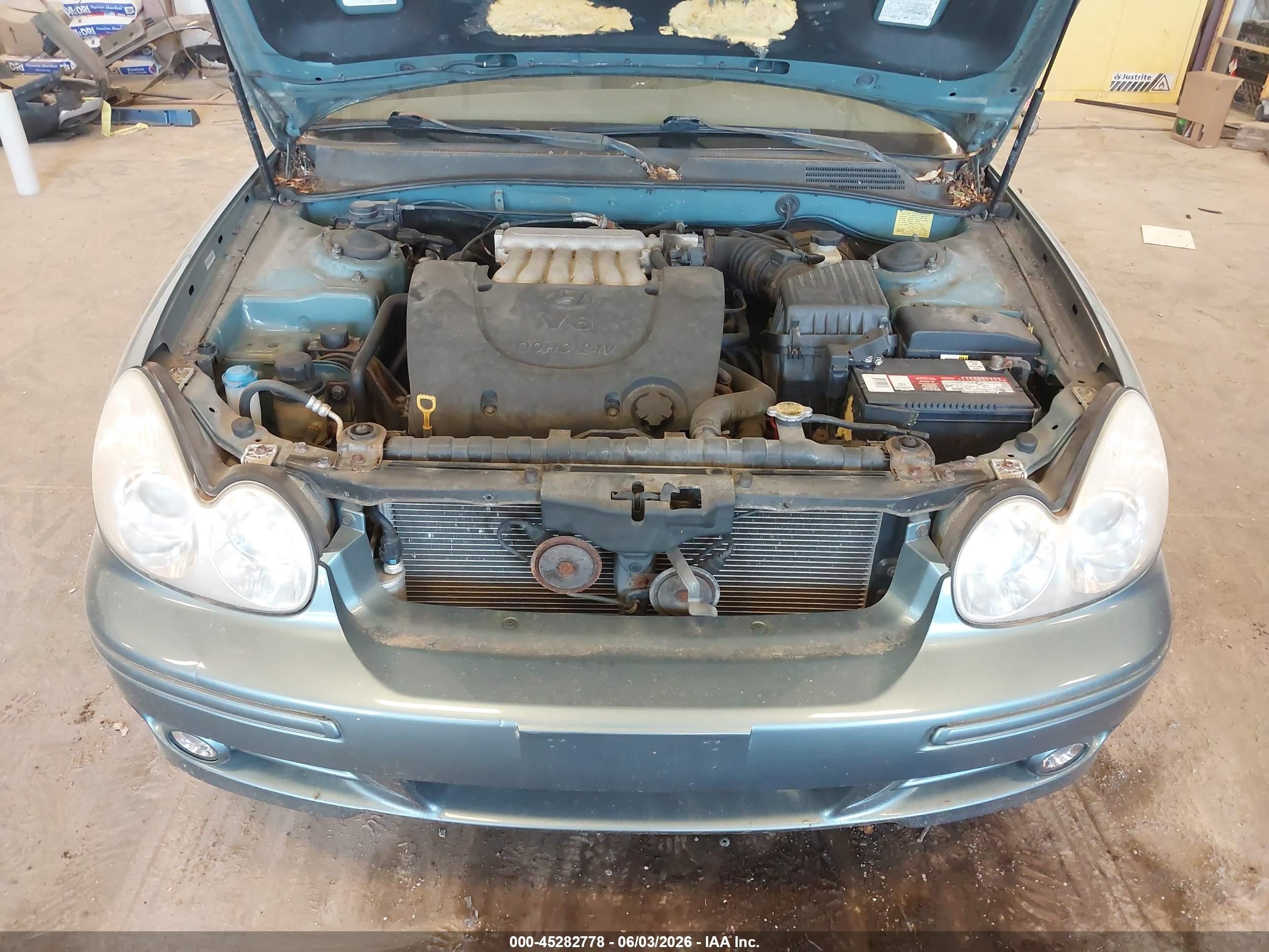 2004 Hyundai Sonata   Light Blue vin: KMHWF25H94A006572