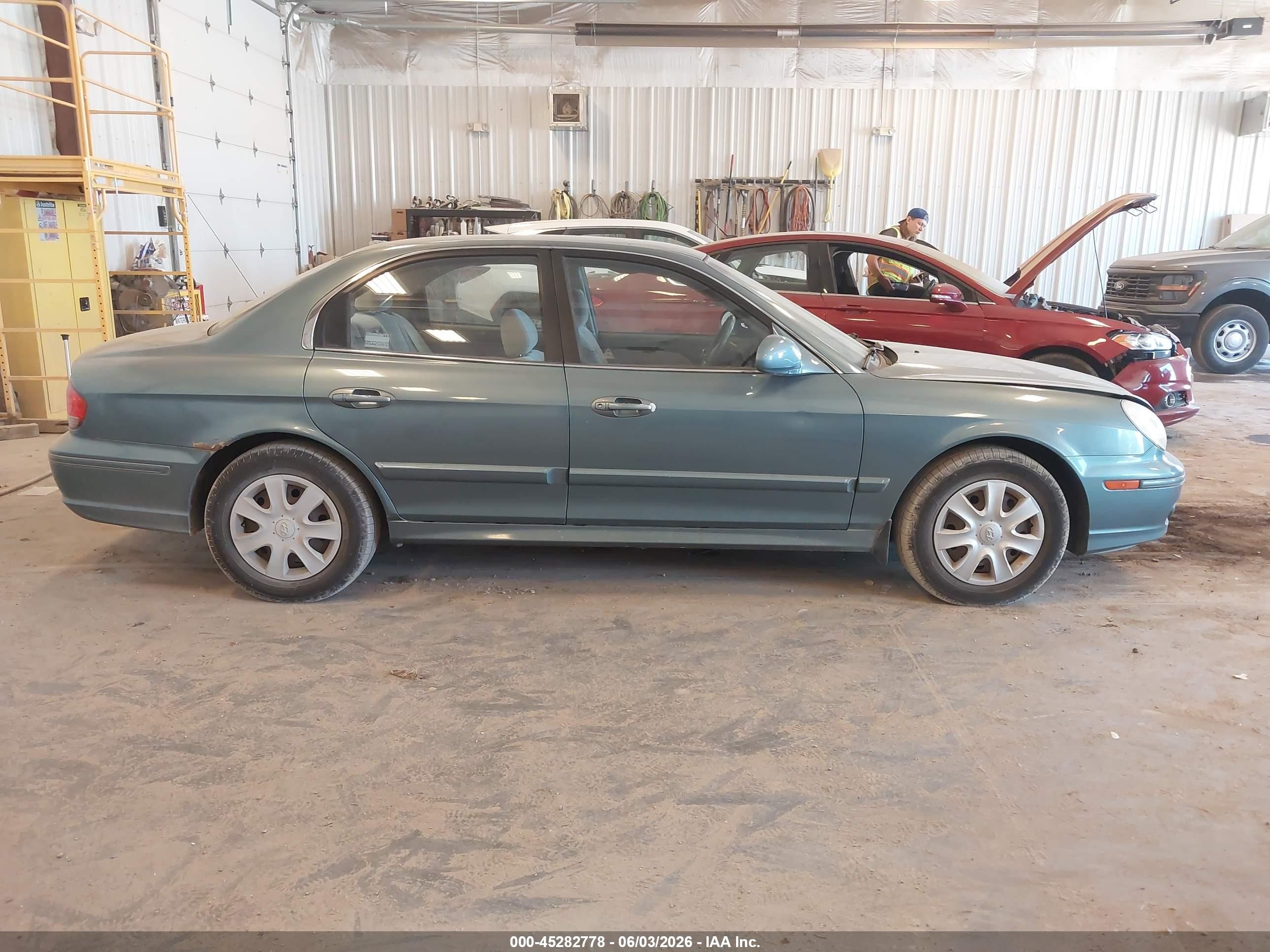 2004 Hyundai Sonata   Light Blue vin: KMHWF25H94A006572