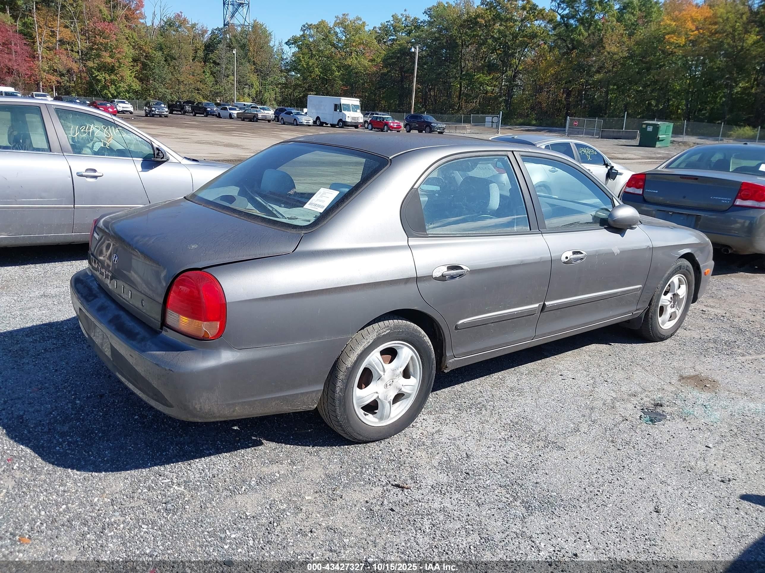 2001 Hyundai Sonata Серый vin: KMHWF25S01A436000