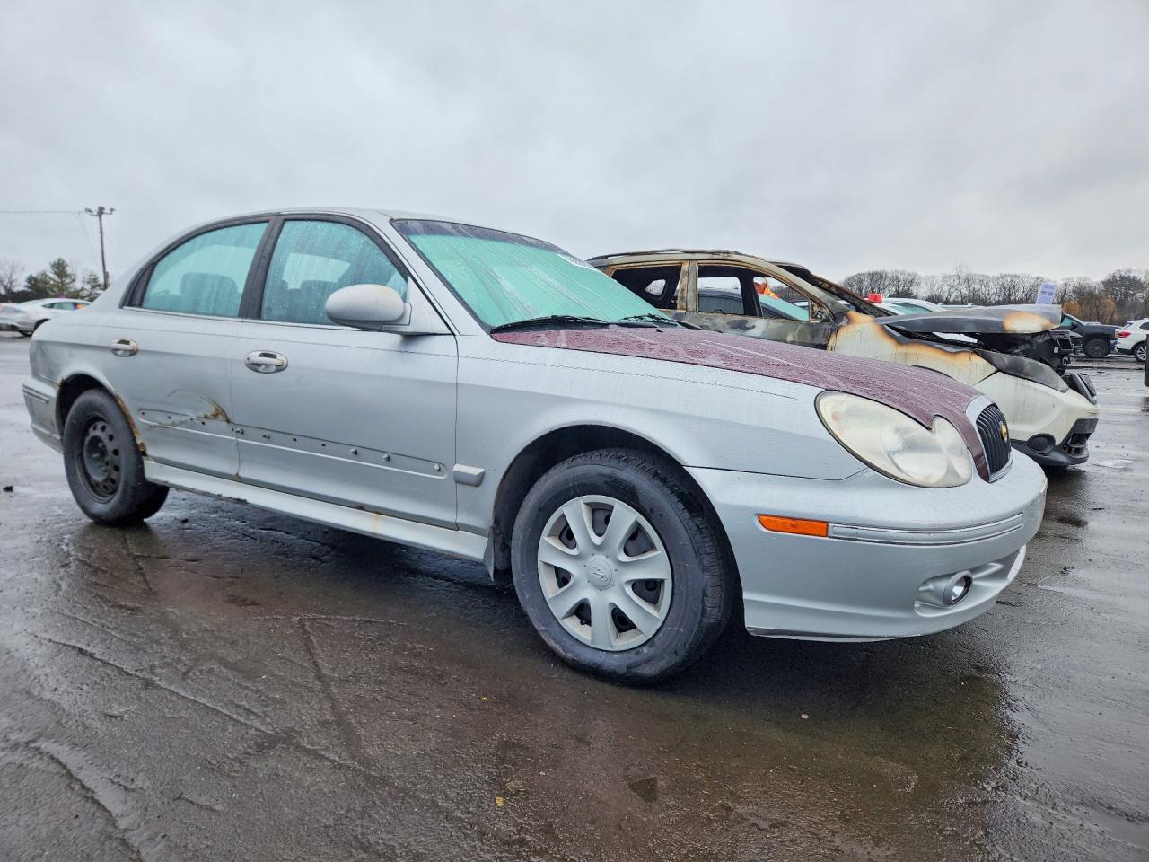 2002 Hyundai Sonata Base Silver vin: KMHWF25S02A602646