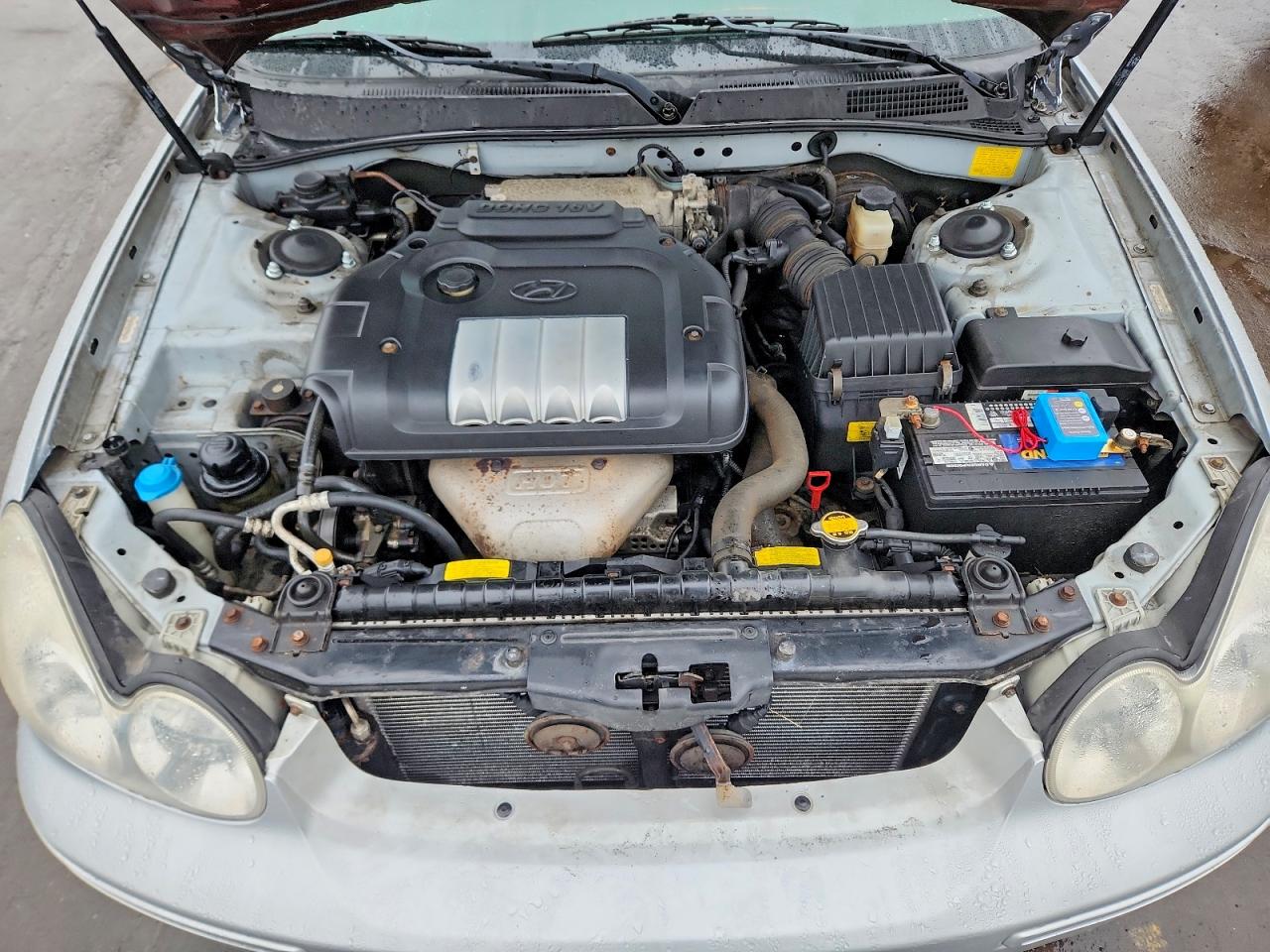 2002 Hyundai Sonata Base Silver vin: KMHWF25S02A602646
