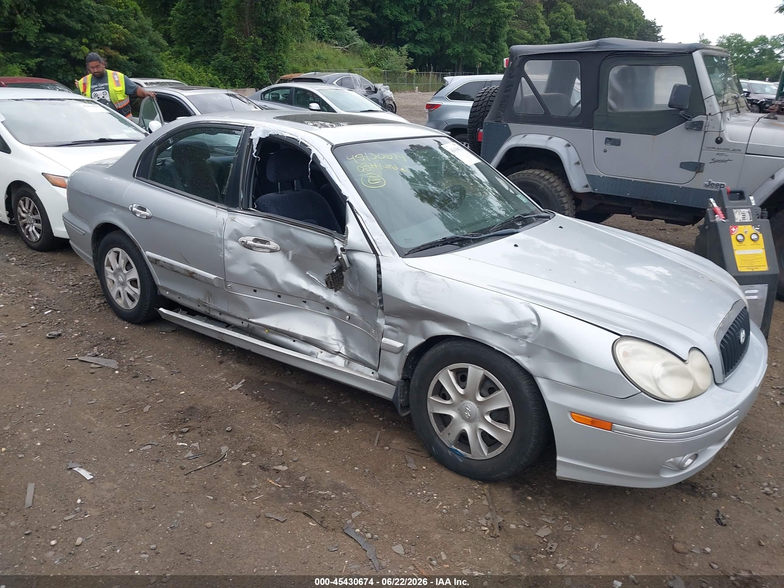 2003 Hyundai Sonata   Silver vin: KMHWF25S03A825884