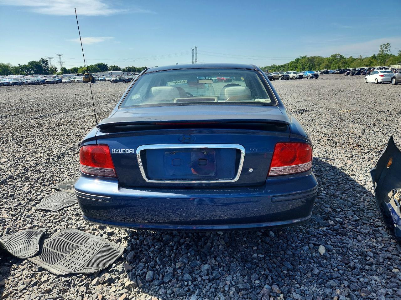 2004 Hyundai Sonata Base Blue vin: KMHWF25S24A996847