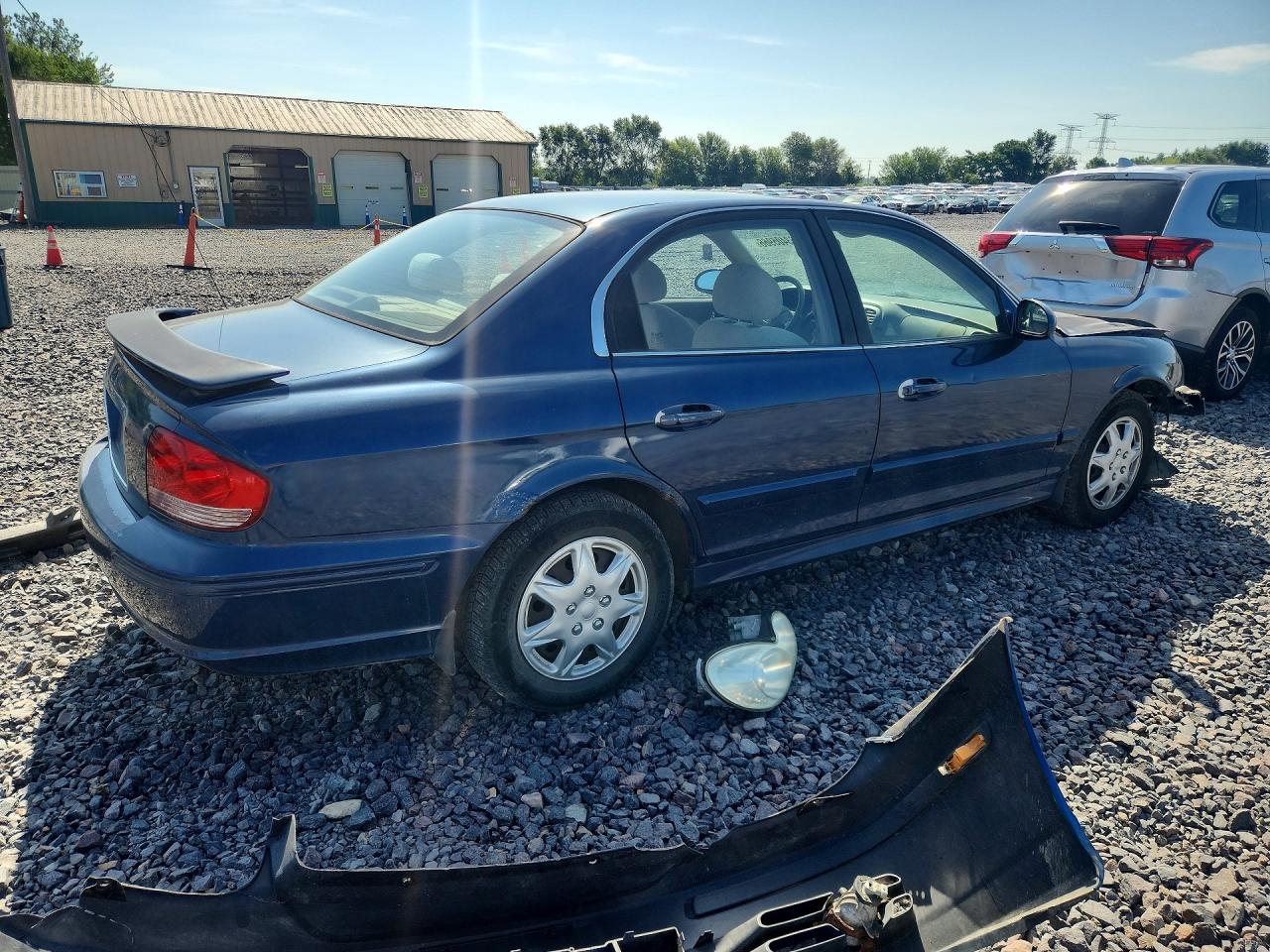 2004 Hyundai Sonata Base Blue vin: KMHWF25S24A996847