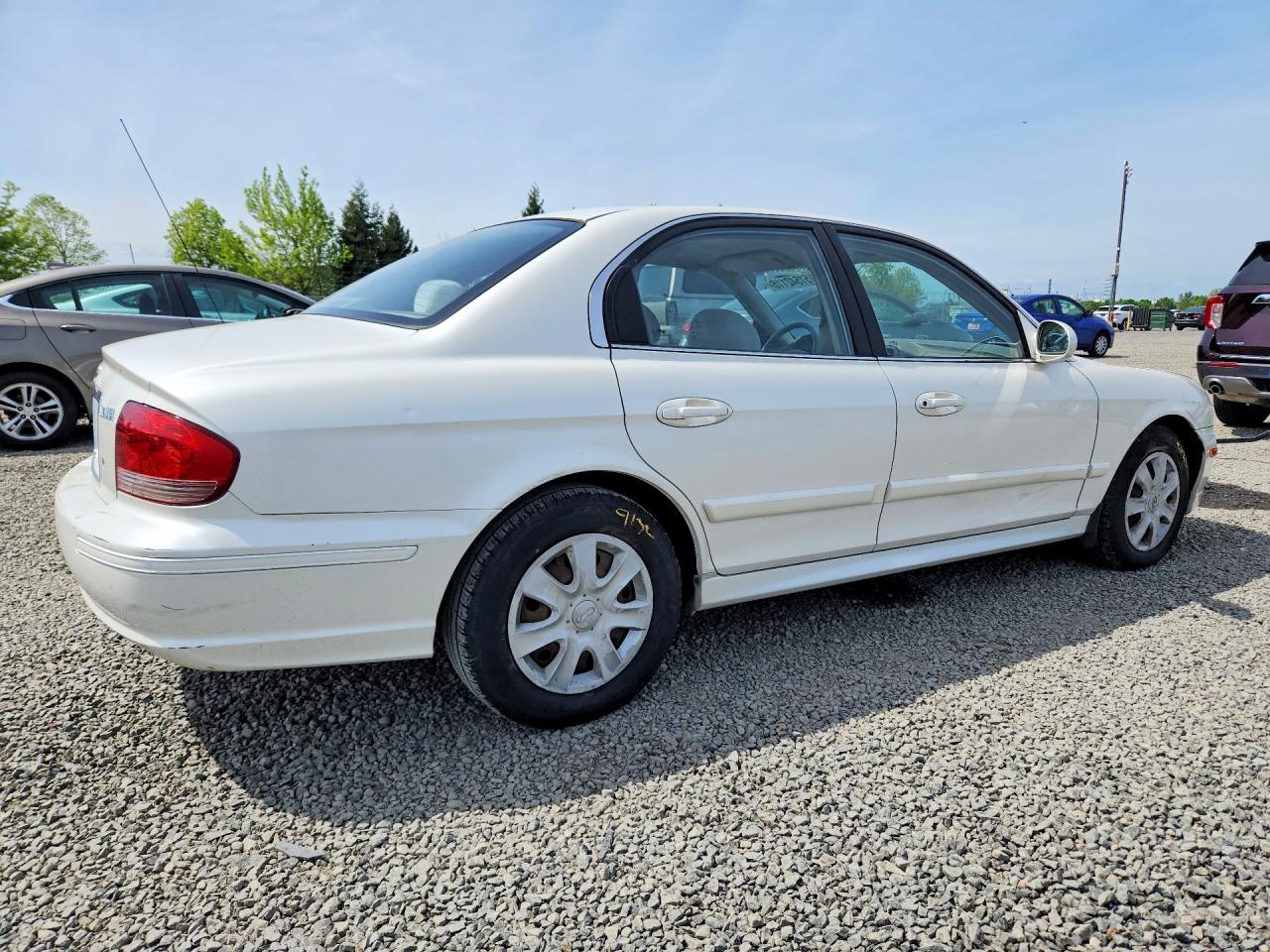 2002 Hyundai Sonata Gl White vin: KMHWF25S32A521639