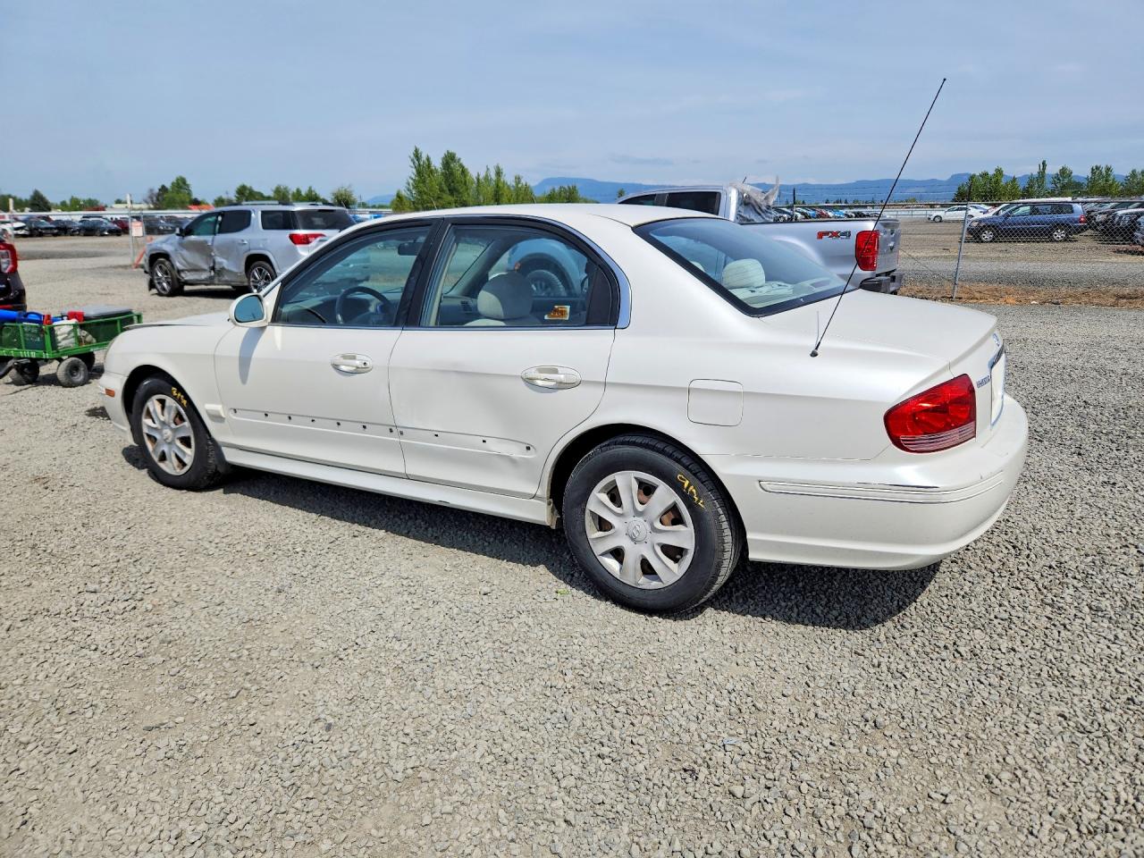 2002 Hyundai Sonata Gl White vin: KMHWF25S32A521639