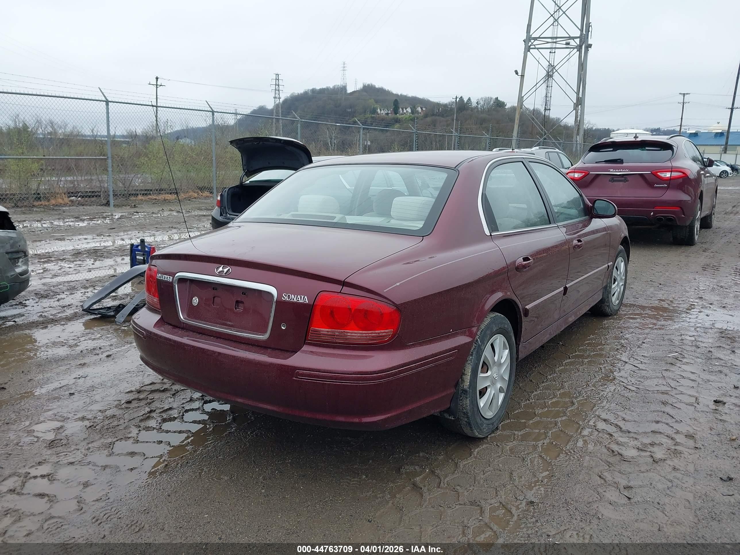 2002 Hyundai Sonata   Red vin: KMHWF25S32A667653
