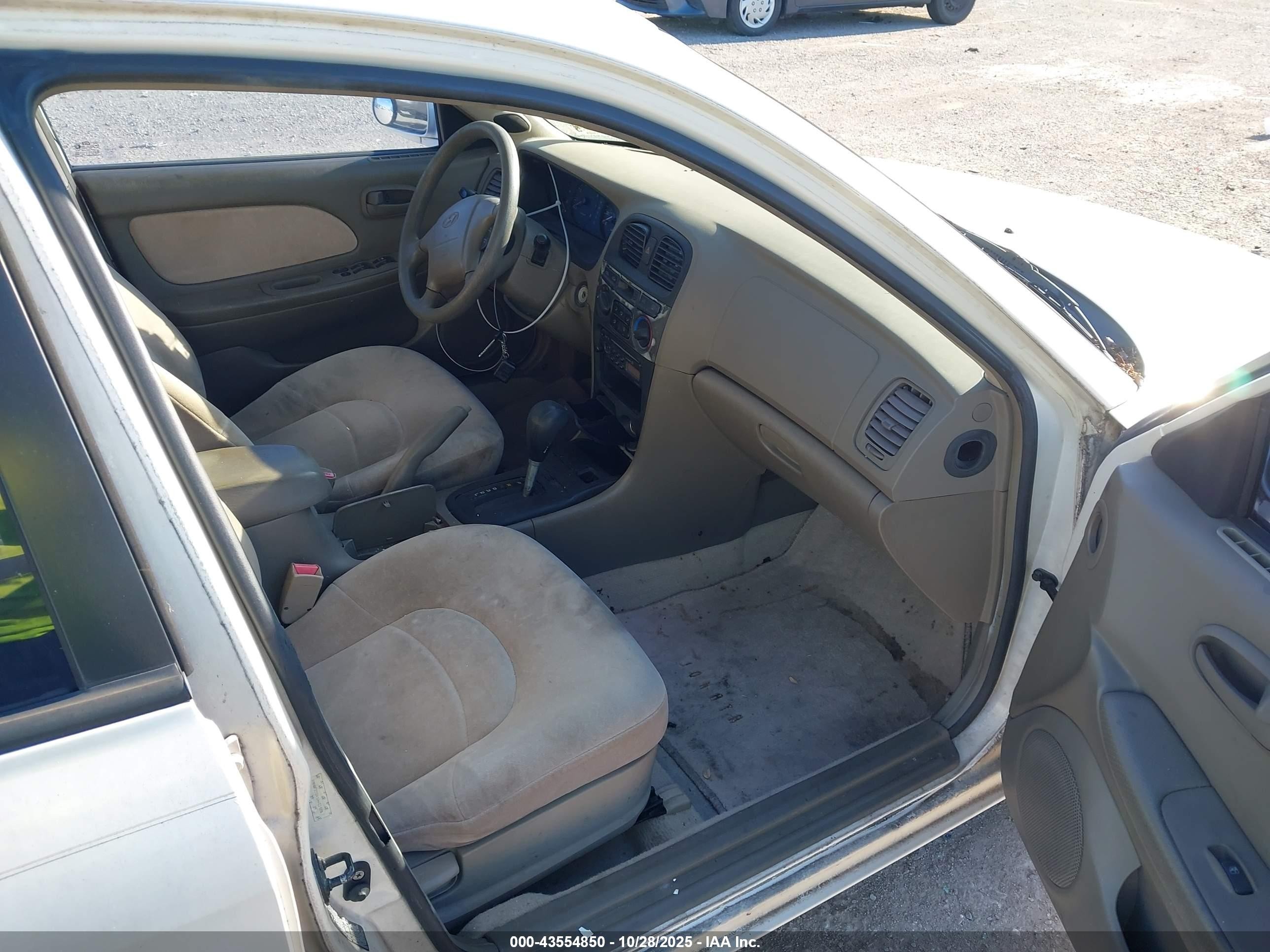 2001 Hyundai Sonata   Белый vin: KMHWF25S41A403128
