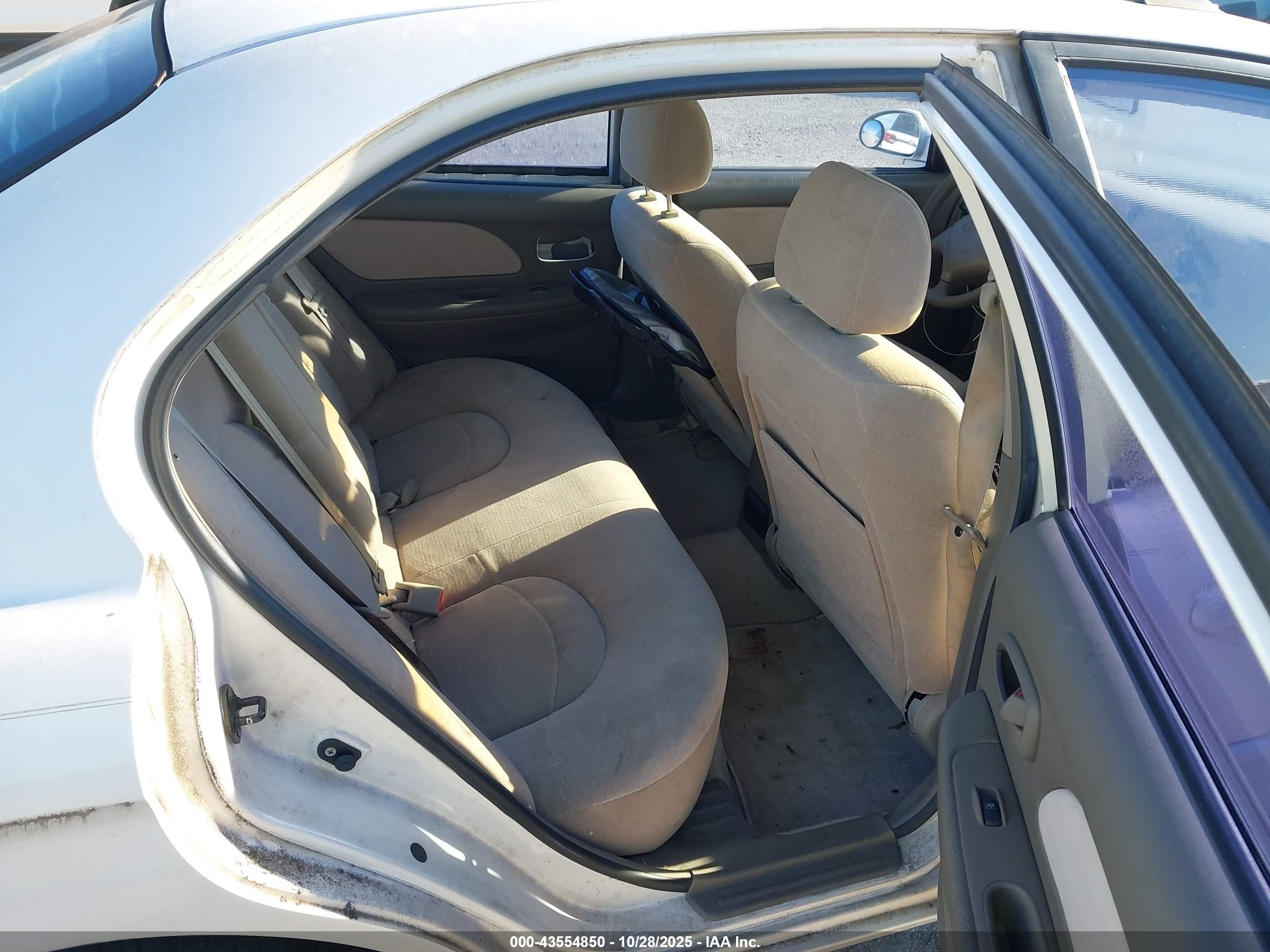 2001 Hyundai Sonata   Белый vin: KMHWF25S41A403128