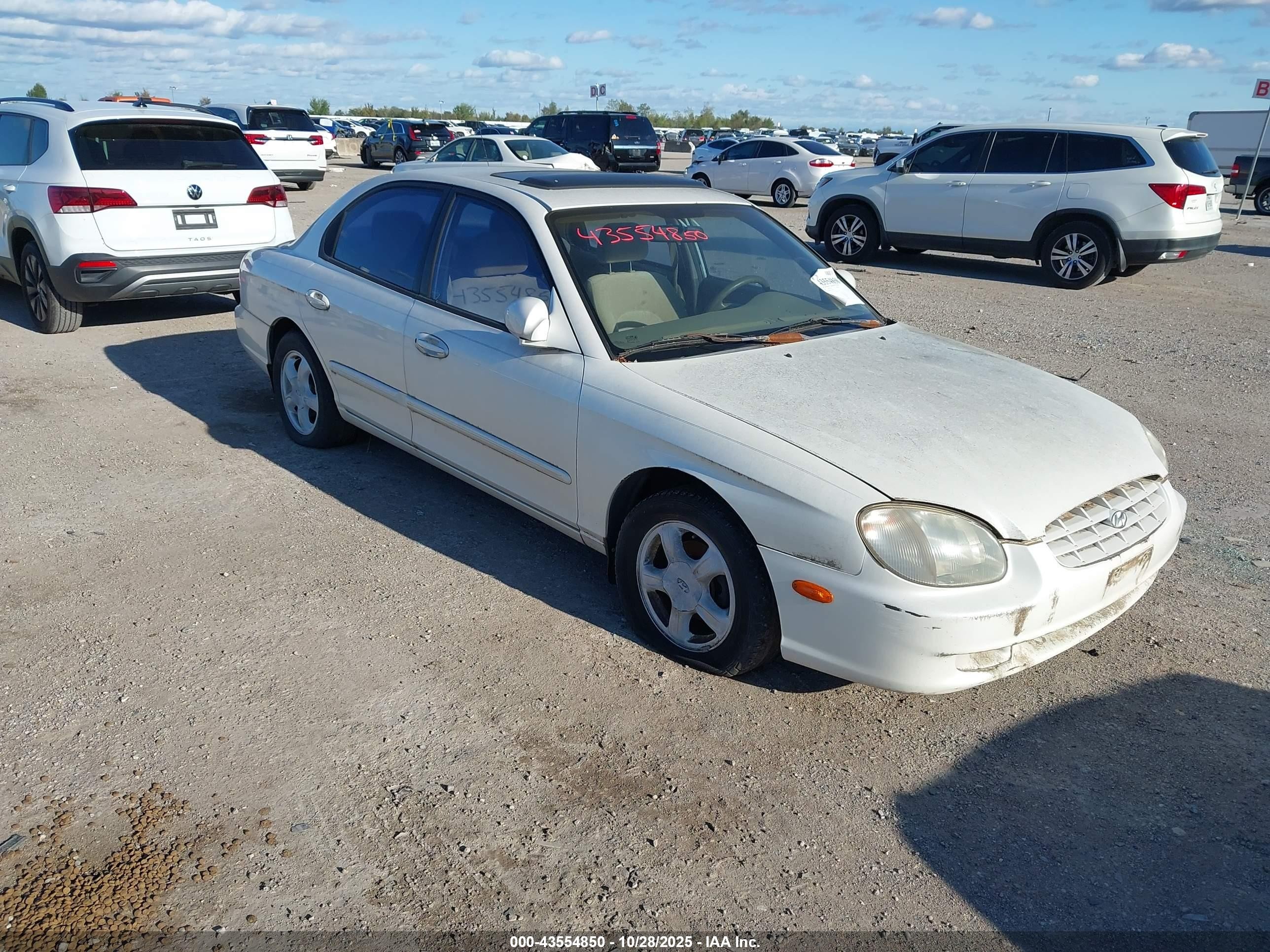 2001 Hyundai Sonata   Белый vin: KMHWF25S41A403128