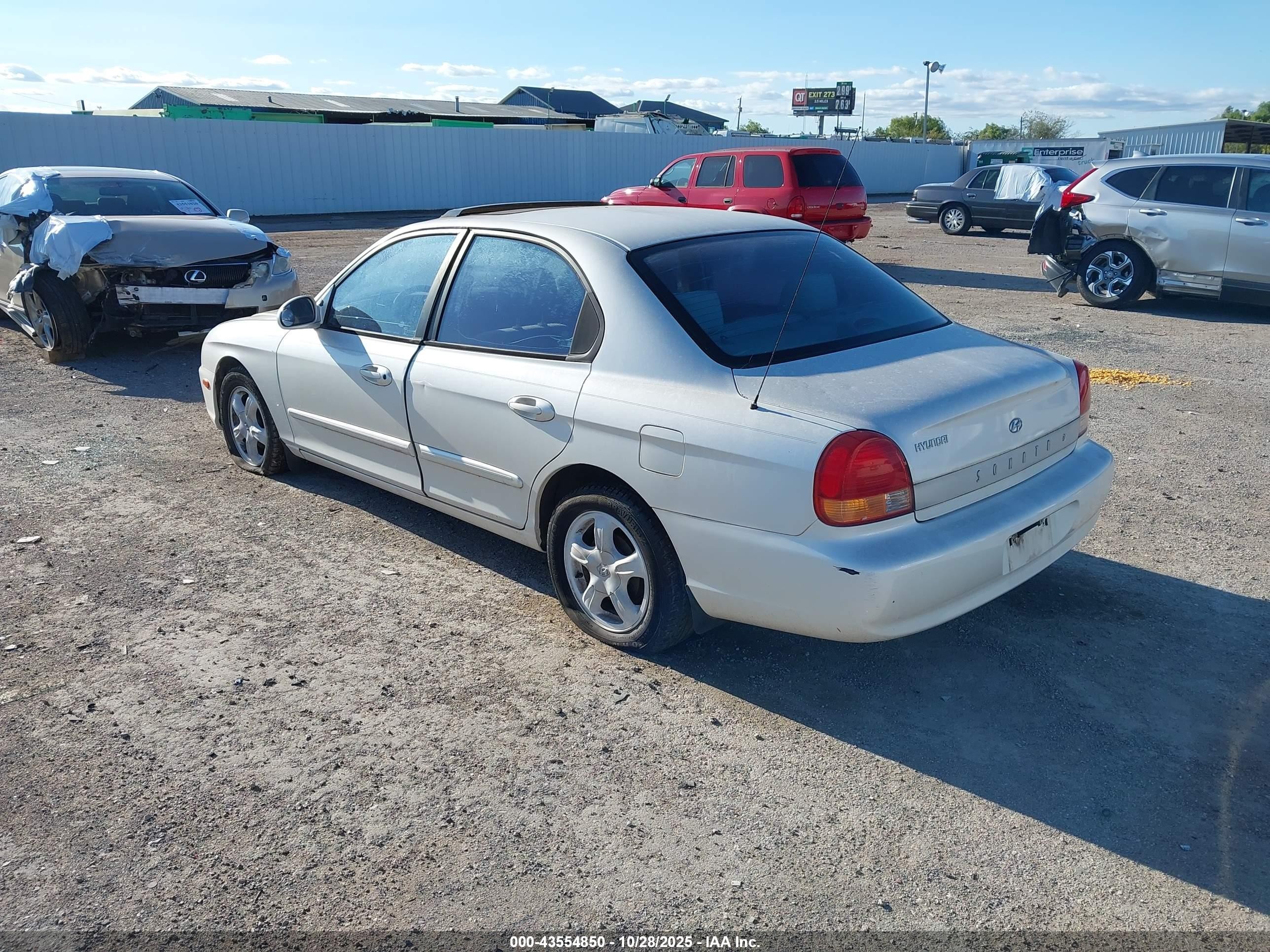 2001 Hyundai Sonata   Белый vin: KMHWF25S41A403128