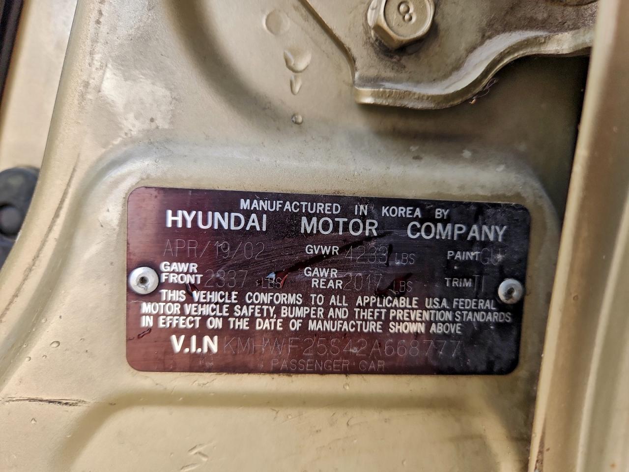 2002 Hyundai Sonata Base Tan vin: KMHWF25S42A668777