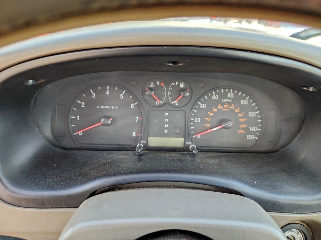 2002 Hyundai Sonata Base Tan vin: KMHWF25S42A668777