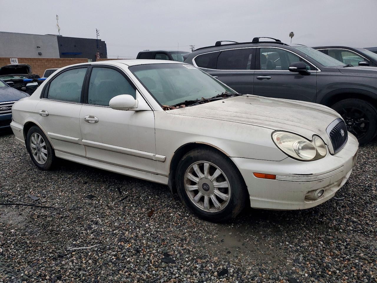 2002 Hyundai Sonata White vin: KMHWF25S52A566002