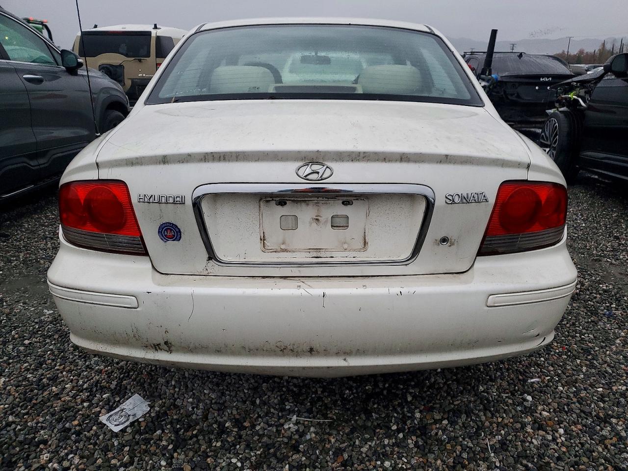 2002 Hyundai Sonata White vin: KMHWF25S52A566002