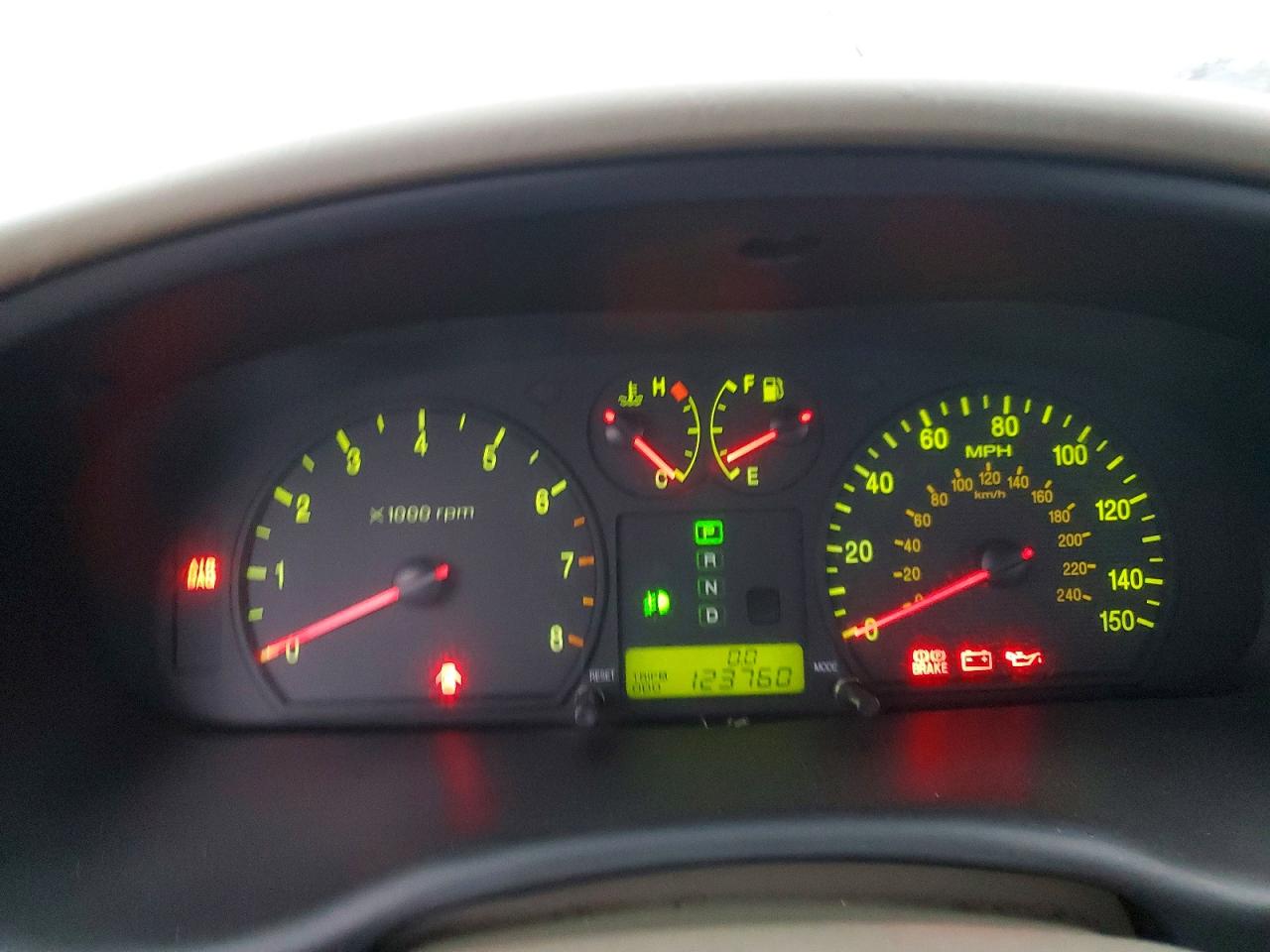 2002 Hyundai Sonata White vin: KMHWF25S52A566002
