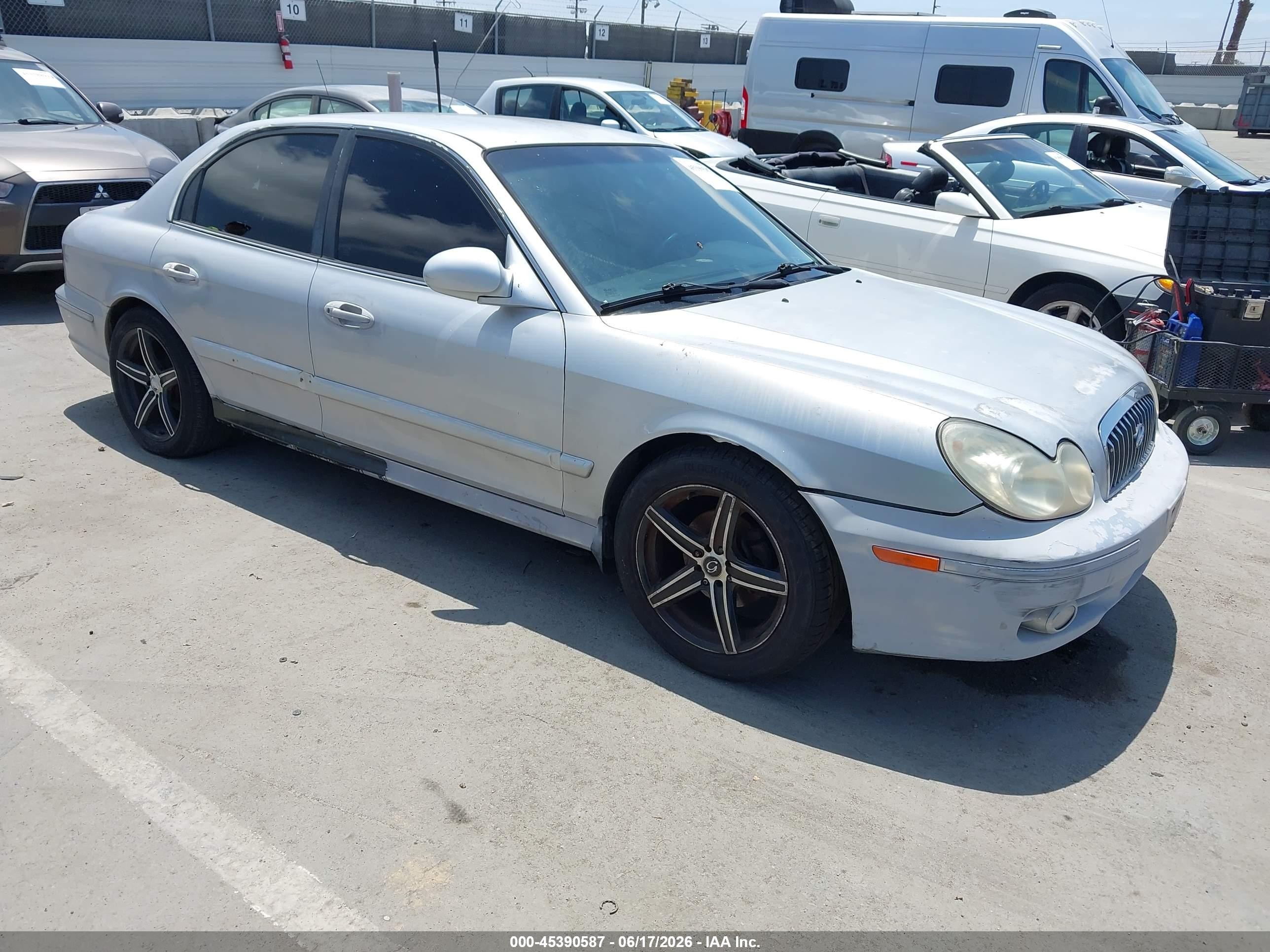 KMHWF25S64A033093