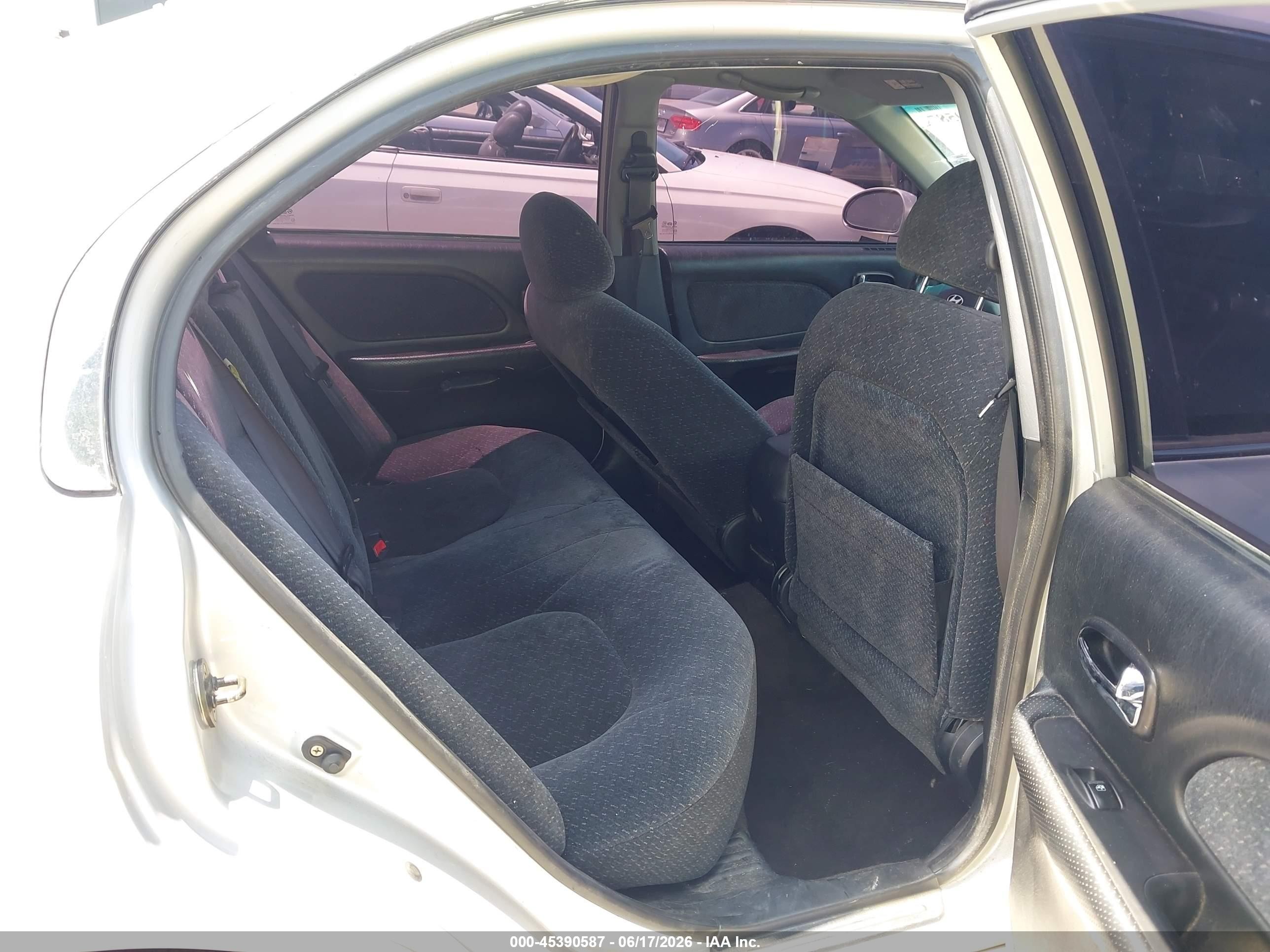 2004 Hyundai Sonata   Silver vin: KMHWF25S64A033093