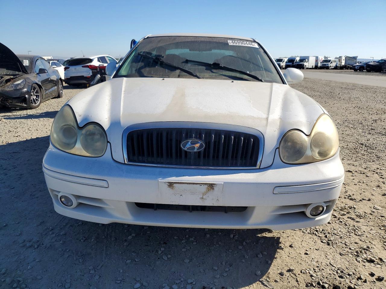 2002 Hyundai Sonata Base White vin: KMHWF25S72A671625