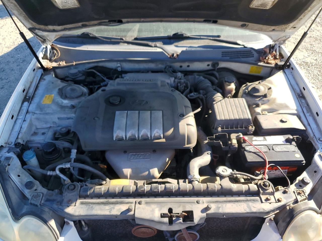2002 Hyundai Sonata Base White vin: KMHWF25S72A671625