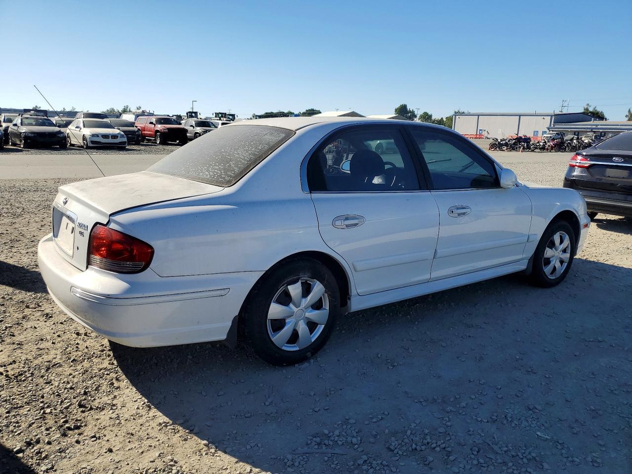 2002 Hyundai Sonata Base White vin: KMHWF25S72A671625