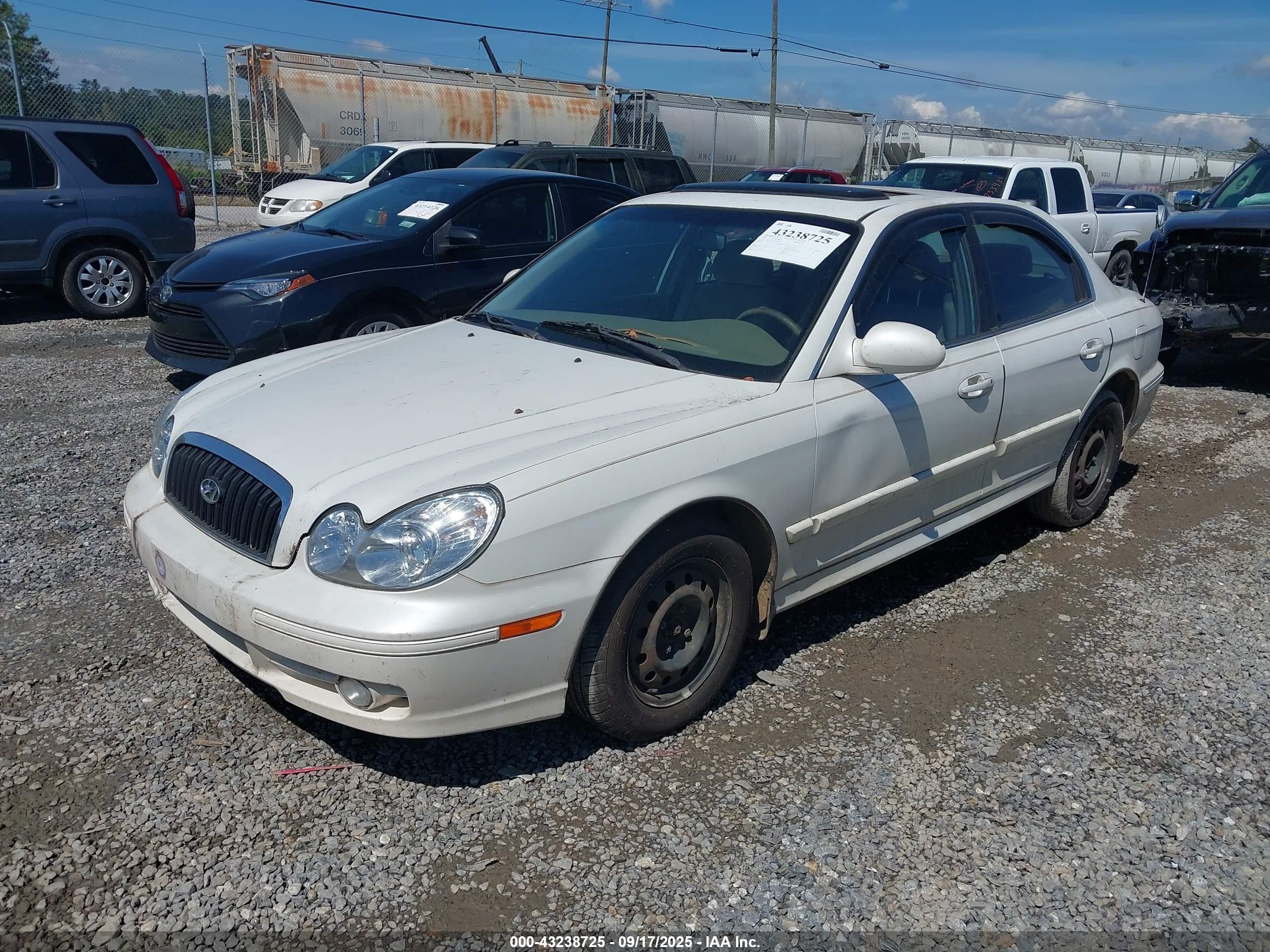 2002 Hyundai Sonata   White vin: KMHWF25S72A684505