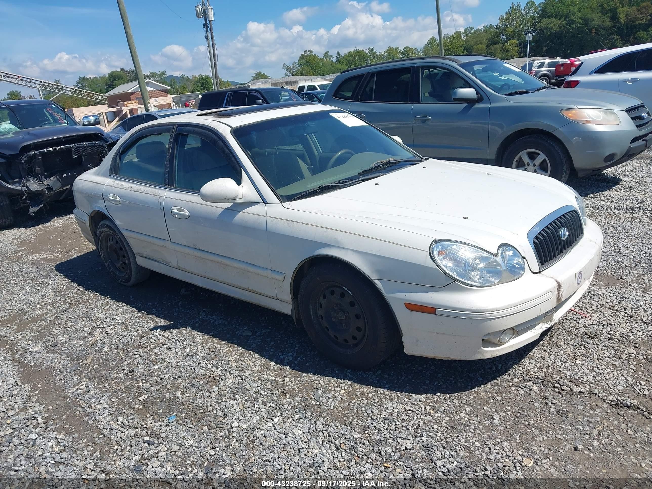 2002 Hyundai Sonata   White vin: KMHWF25S72A684505
