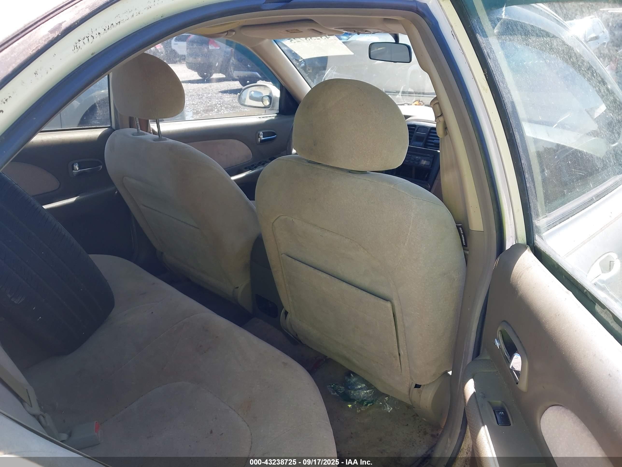2002 Hyundai Sonata   White vin: KMHWF25S72A684505