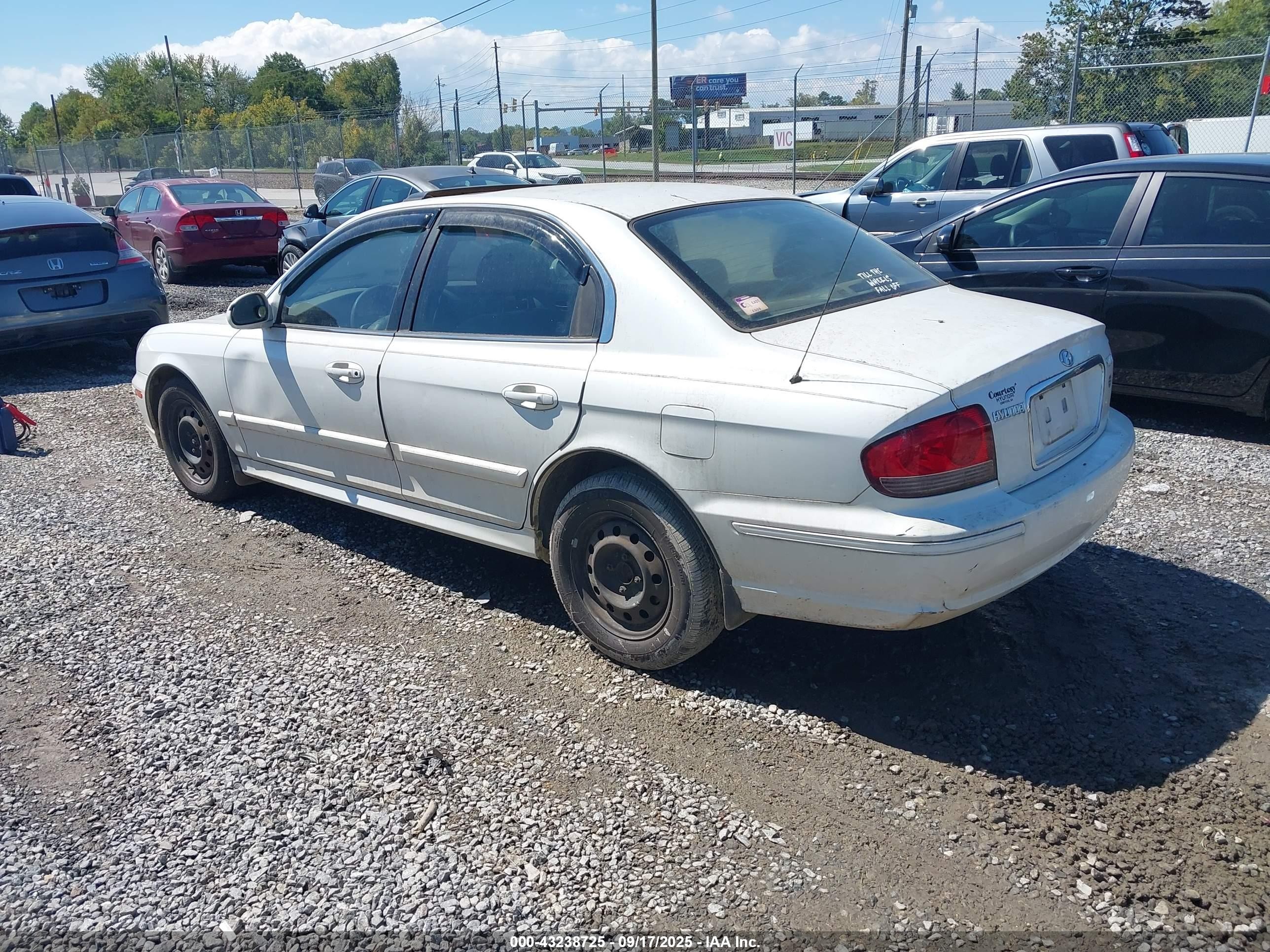 2002 Hyundai Sonata   White vin: KMHWF25S72A684505