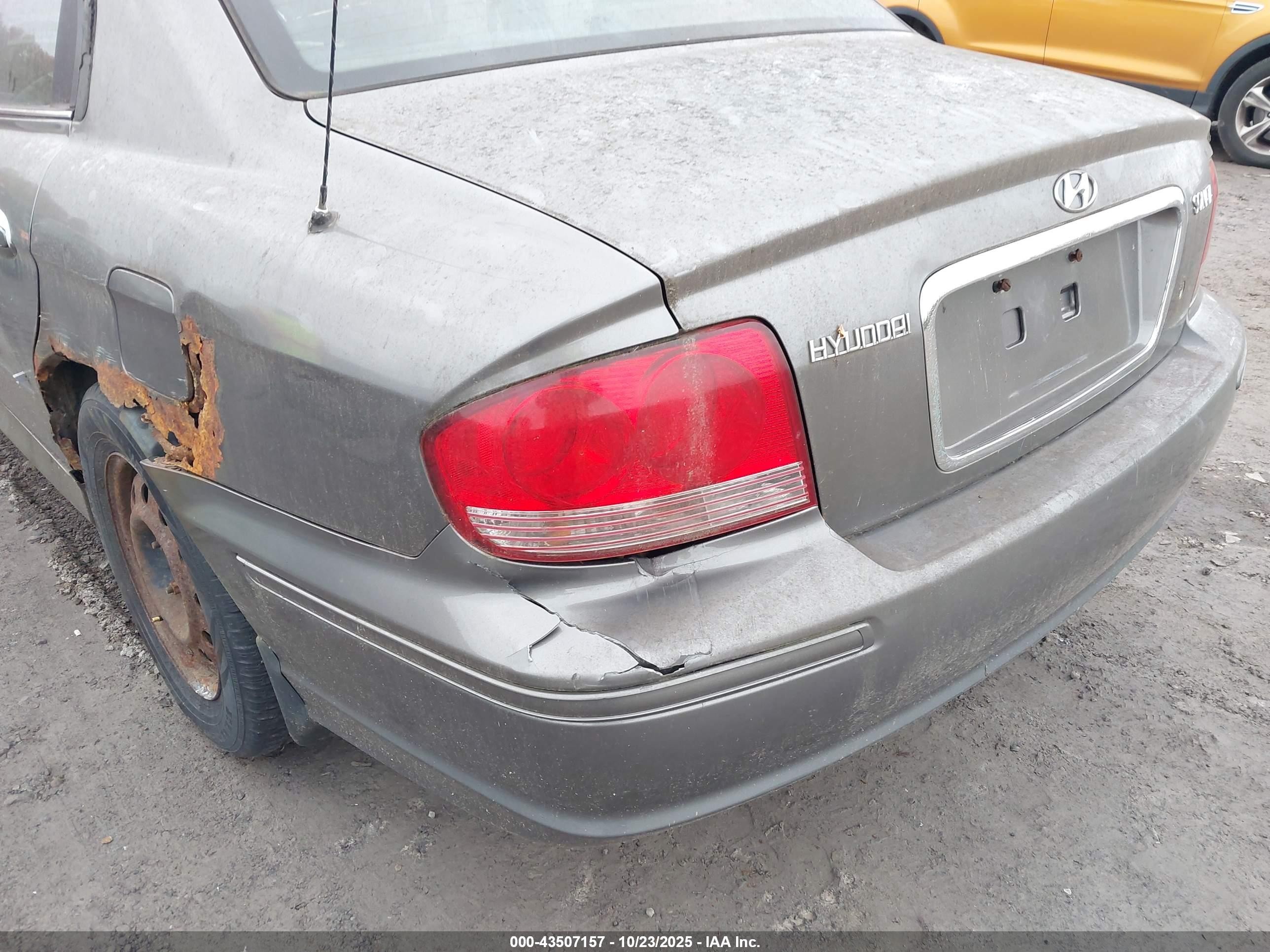 2002 Hyundai Sonata   Gray vin: KMHWF25S82A572196