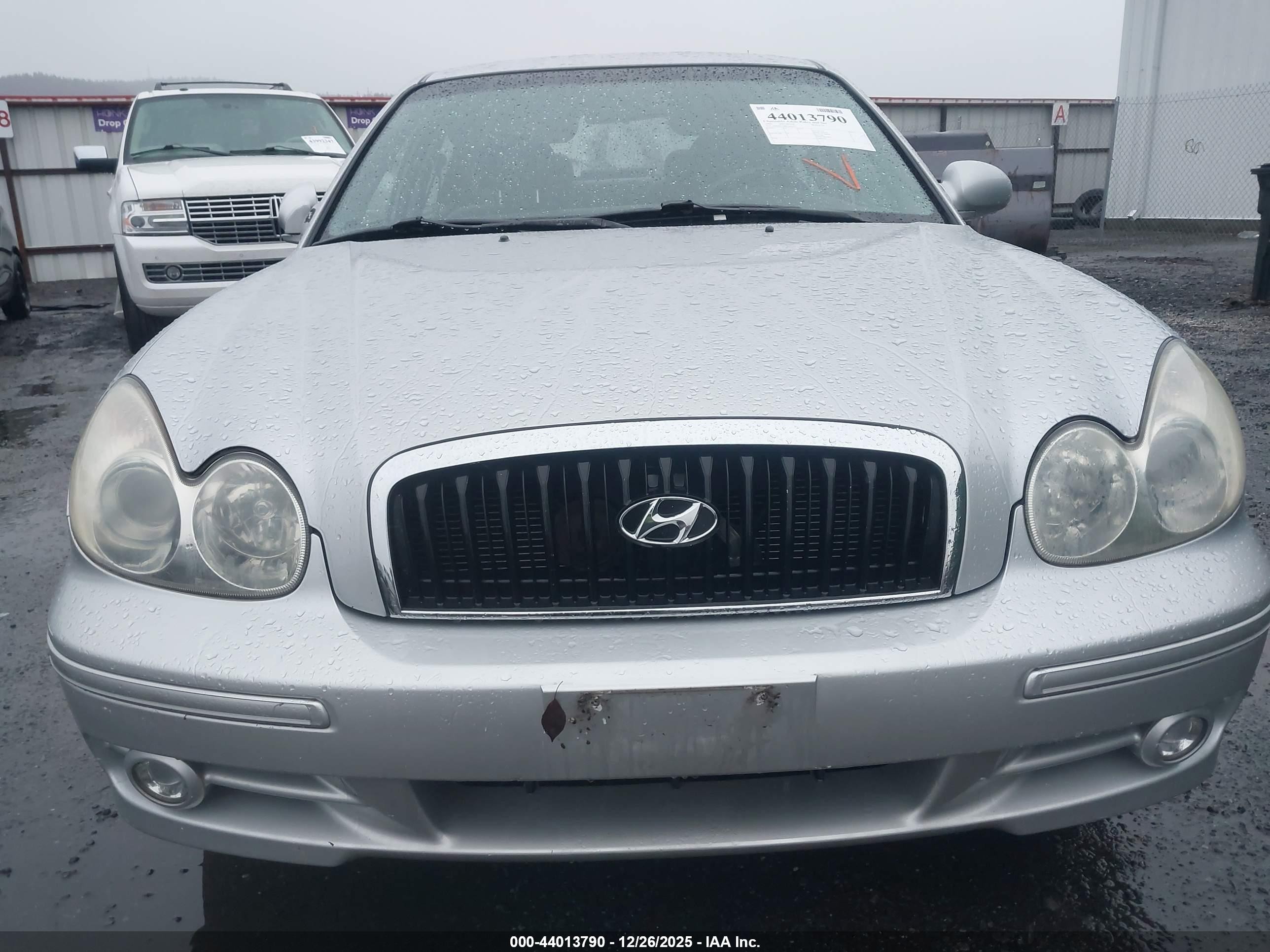 2002 Hyundai Sonata   Silver vin: KMHWF25S82A681872