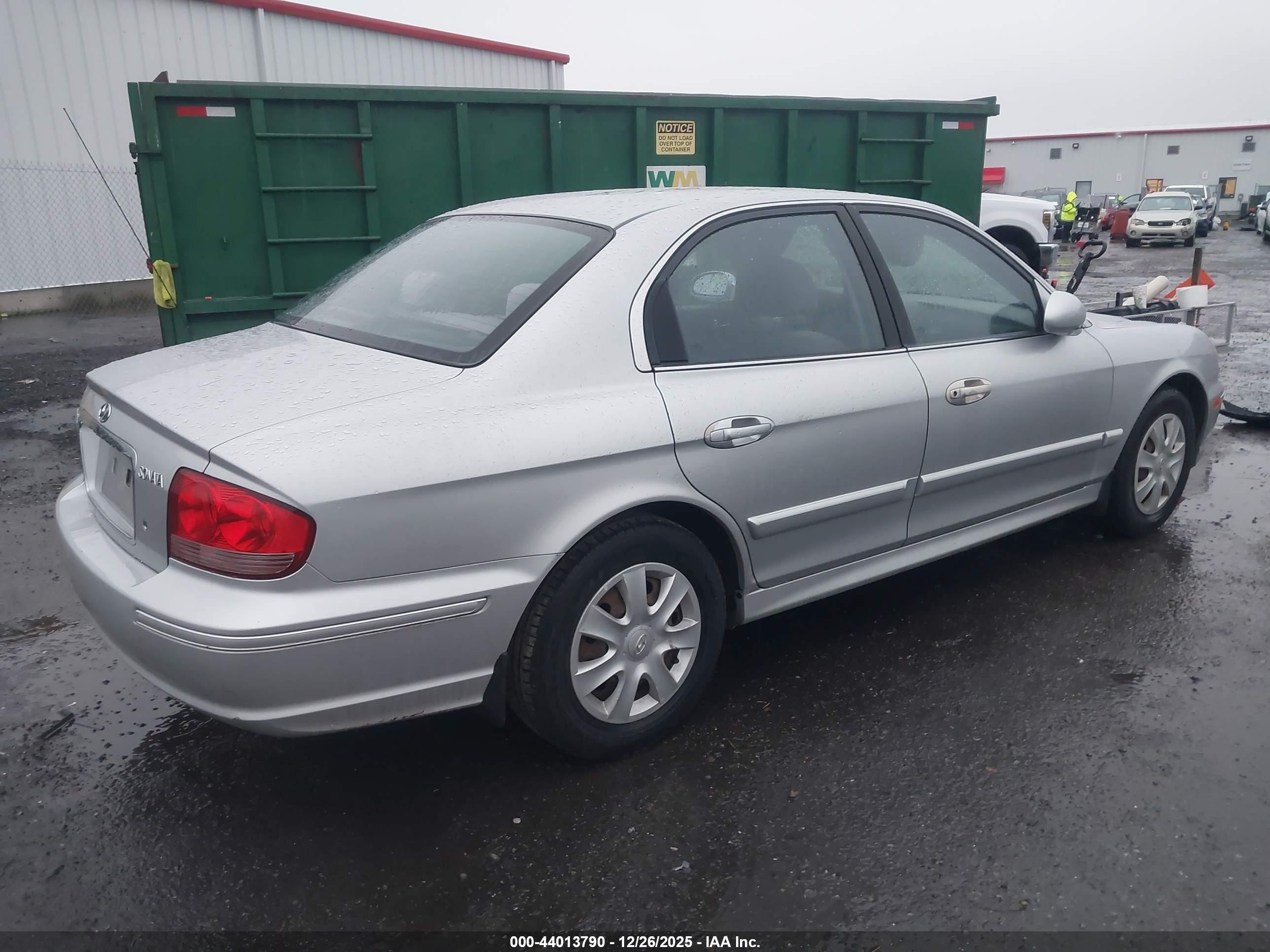 2002 Hyundai Sonata   Silver vin: KMHWF25S82A681872
