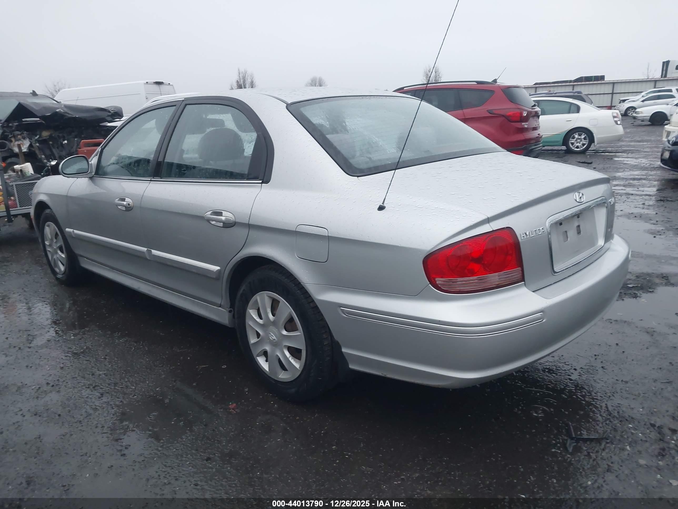 2002 Hyundai Sonata   Silver vin: KMHWF25S82A681872